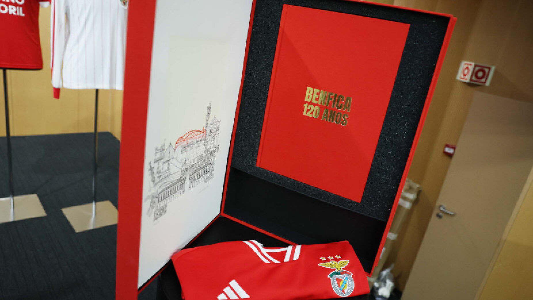 Benfica lança artigos para celebrar o 120.º aniversário