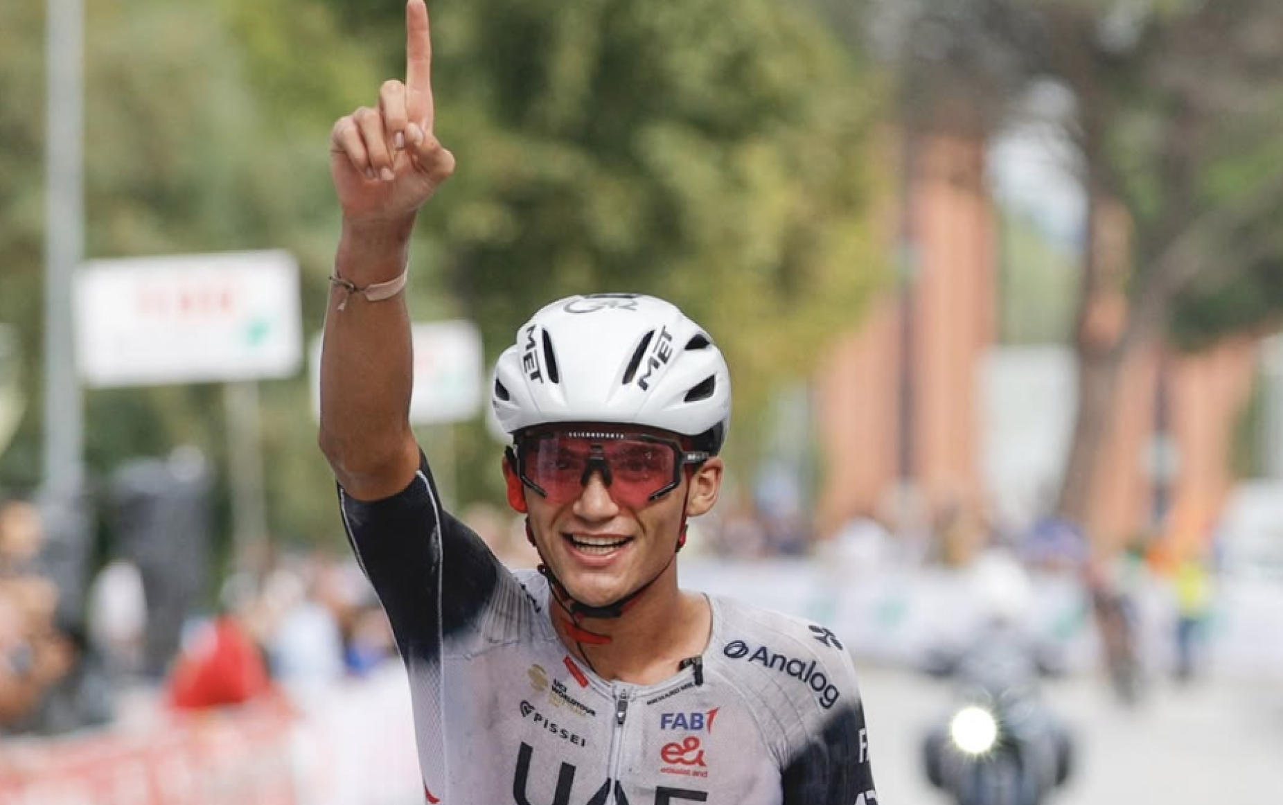 Isaac del Toro soma 11.ª vitória da temporada no Giro della Toscana