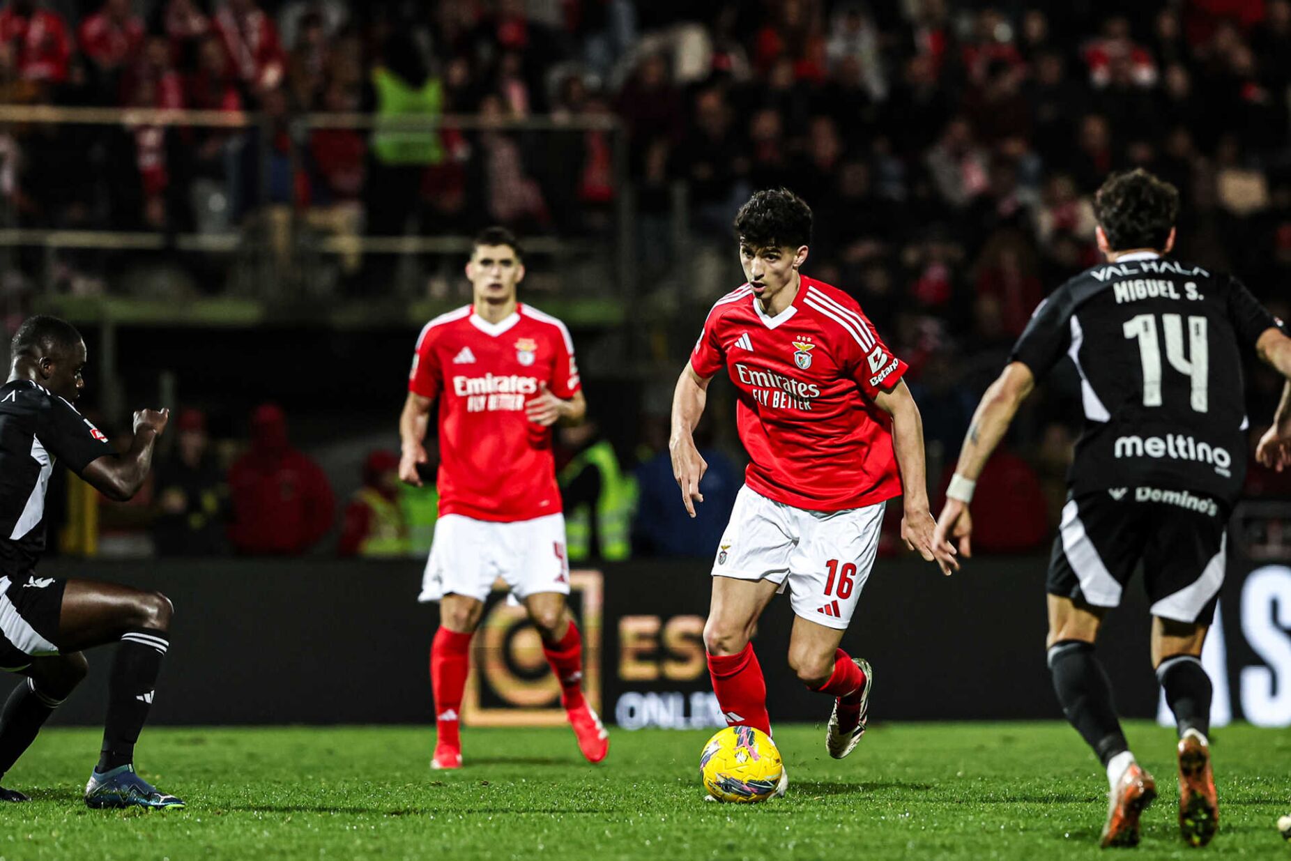 Benfica inscreve Bah e Manu Silva na Champions