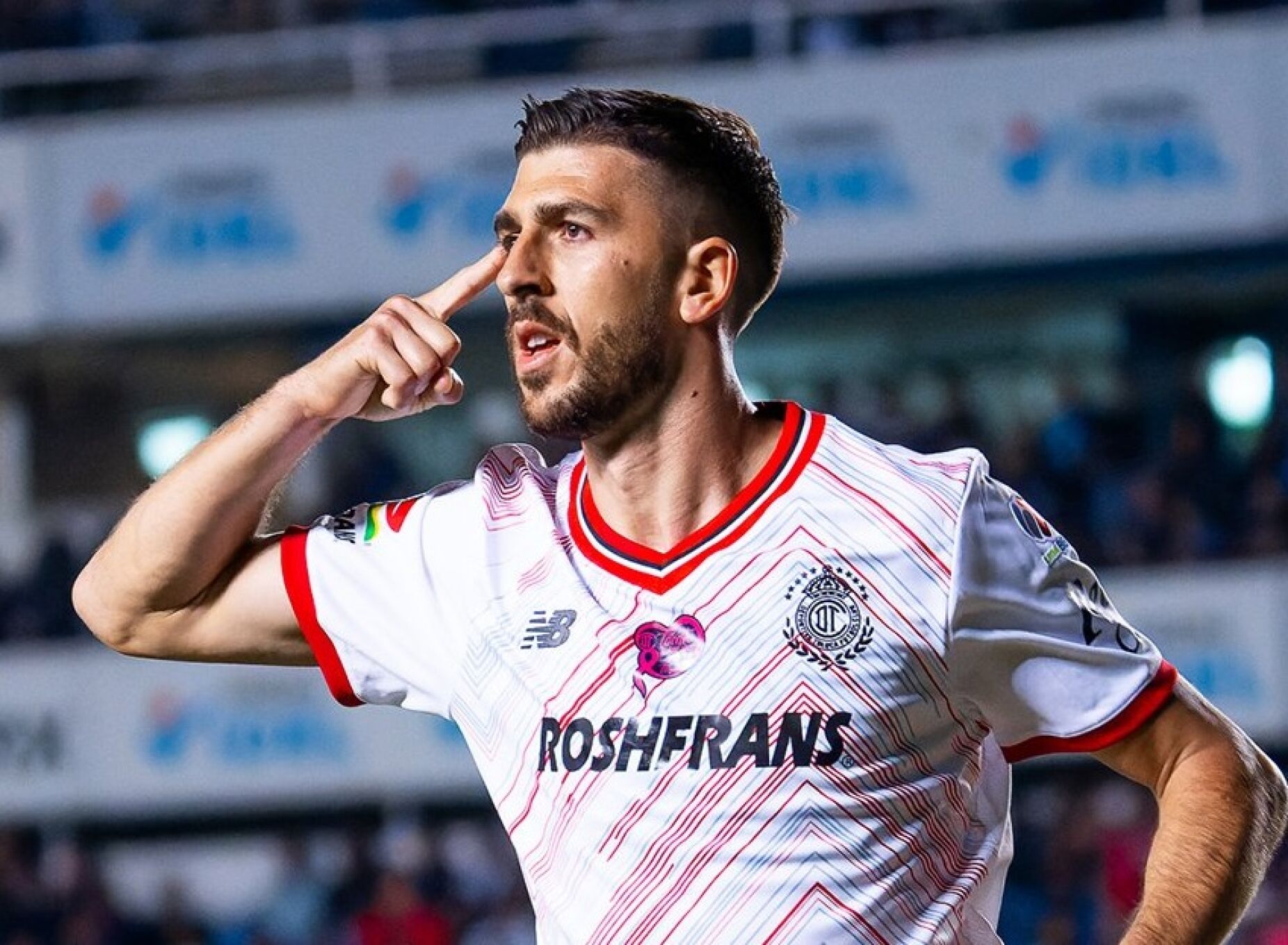 Paulinho conquista México e cativa atenções na MLS