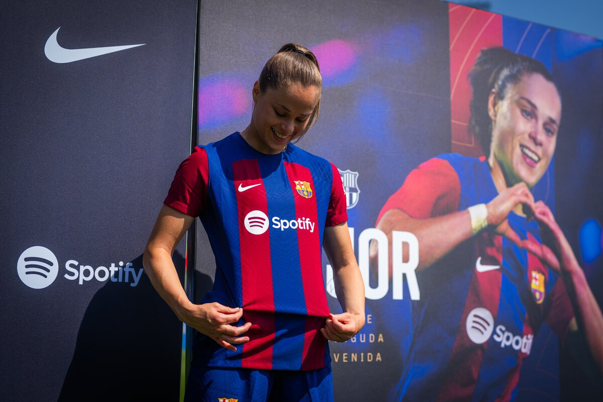 Barcelona Contrata Goleadora Ewa Pajor Por Valor Recorde Para O Clube