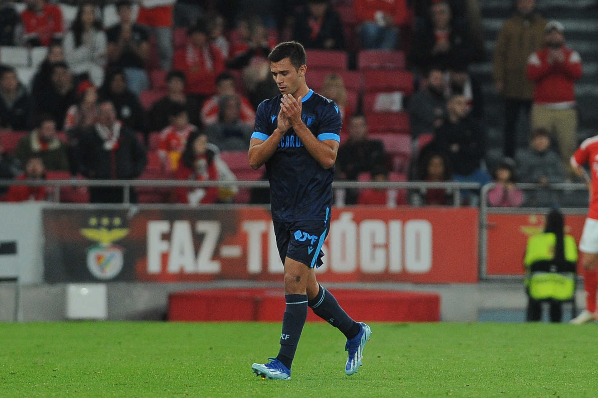 Henrique Araújo Foi Aplaudido No Regresso Ao Estádio Da Luz