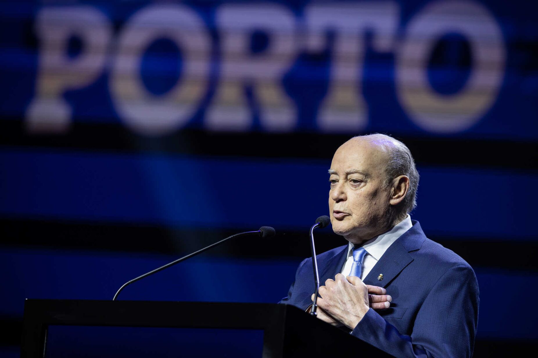 Voto de pesar pela morte de Pinto da Costa aprovado com uma abstenção