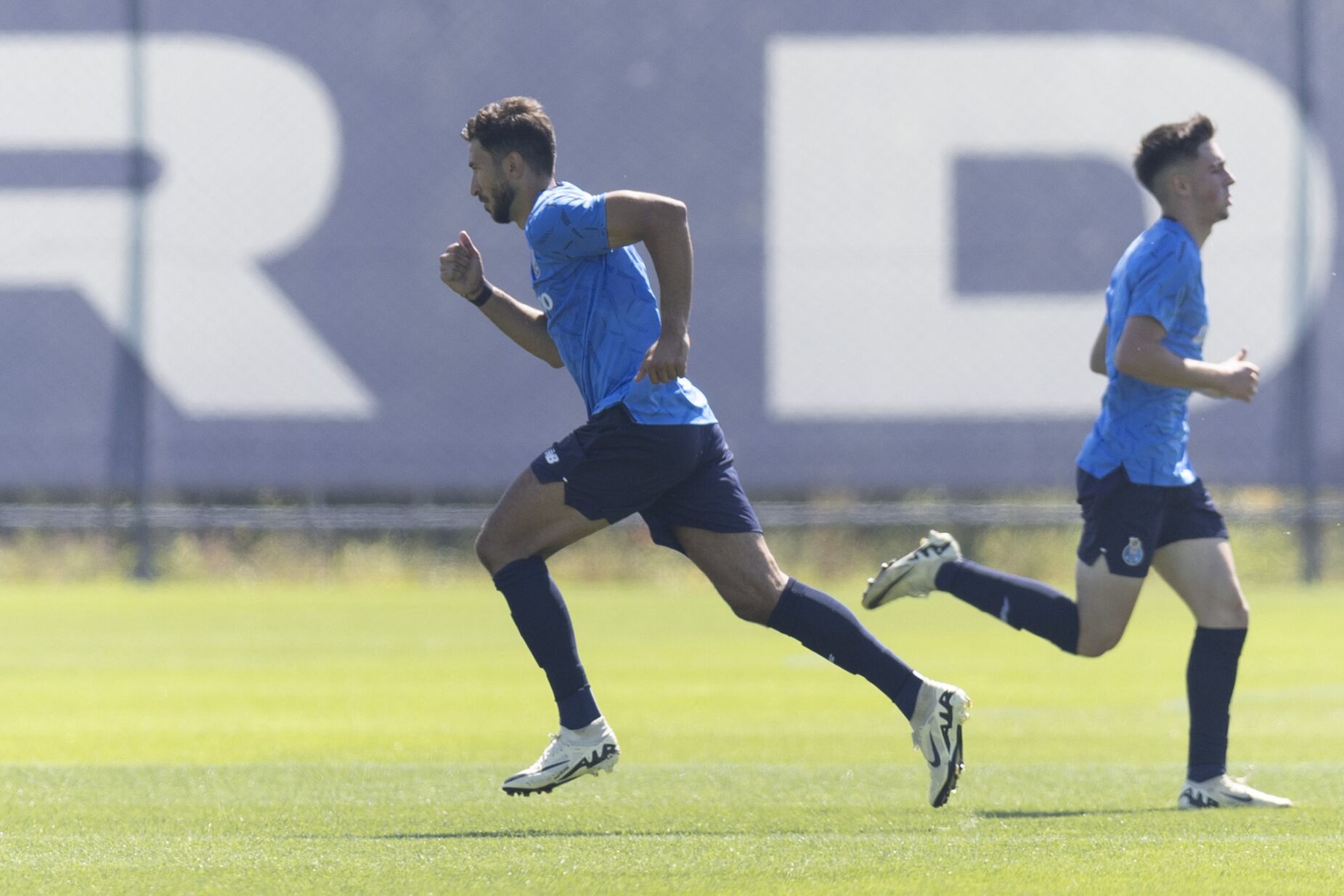 Grujic está distante do Mundial de Clubes e tem as portas abertas