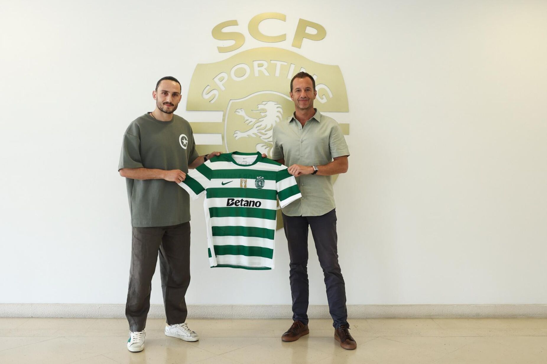 Kochorashvili apresentado no Sporting: "Não me deixavam ver a Champions..."