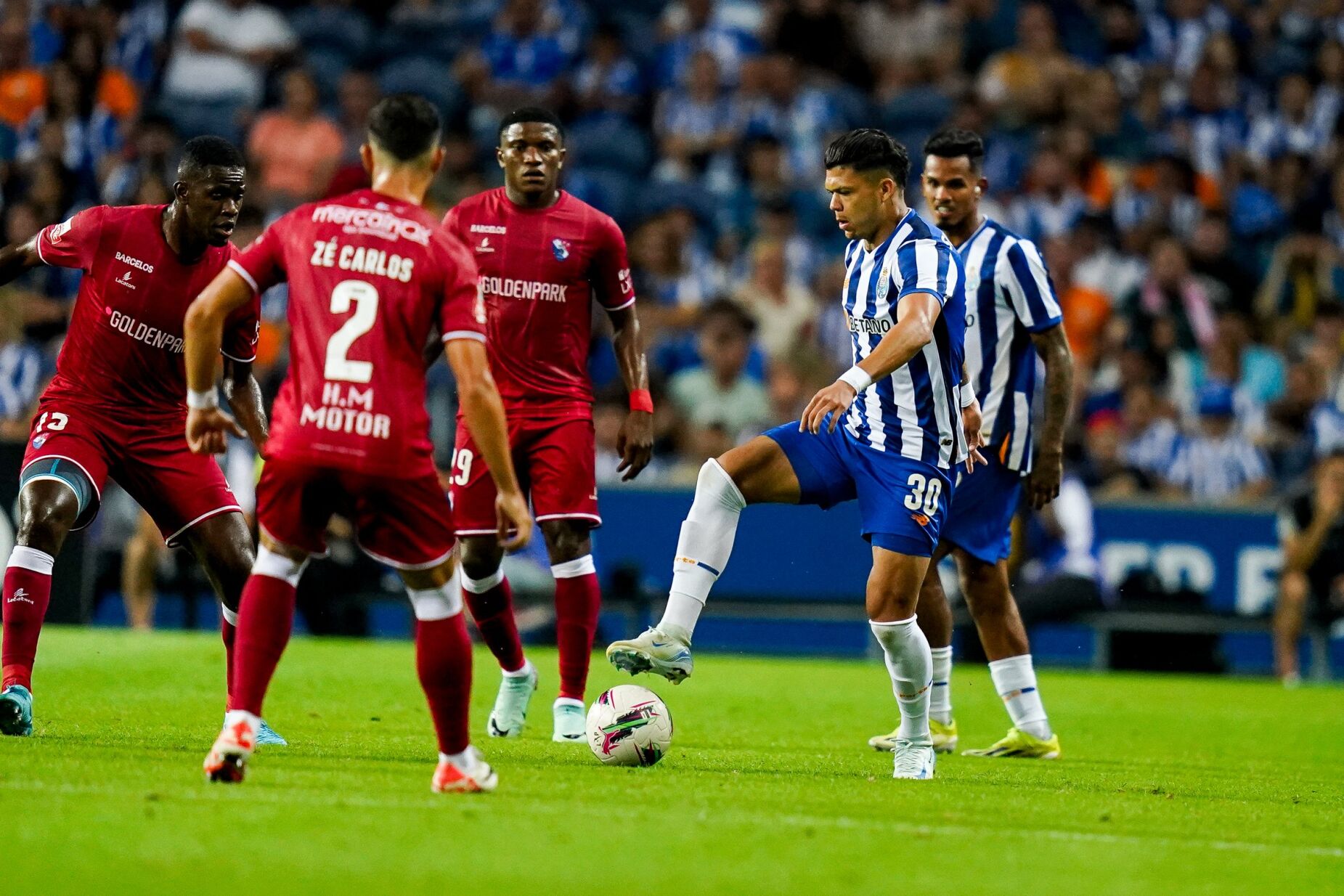 FC Porto não paga comissão e detém 100% do passe de Evanilson