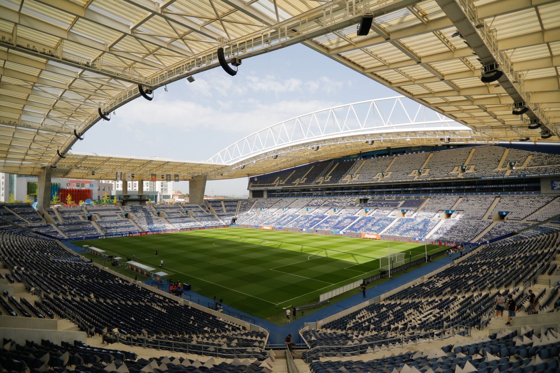 Nacional anuncia que pondera faltar ao jogo do Dragão contra o FC Porto
