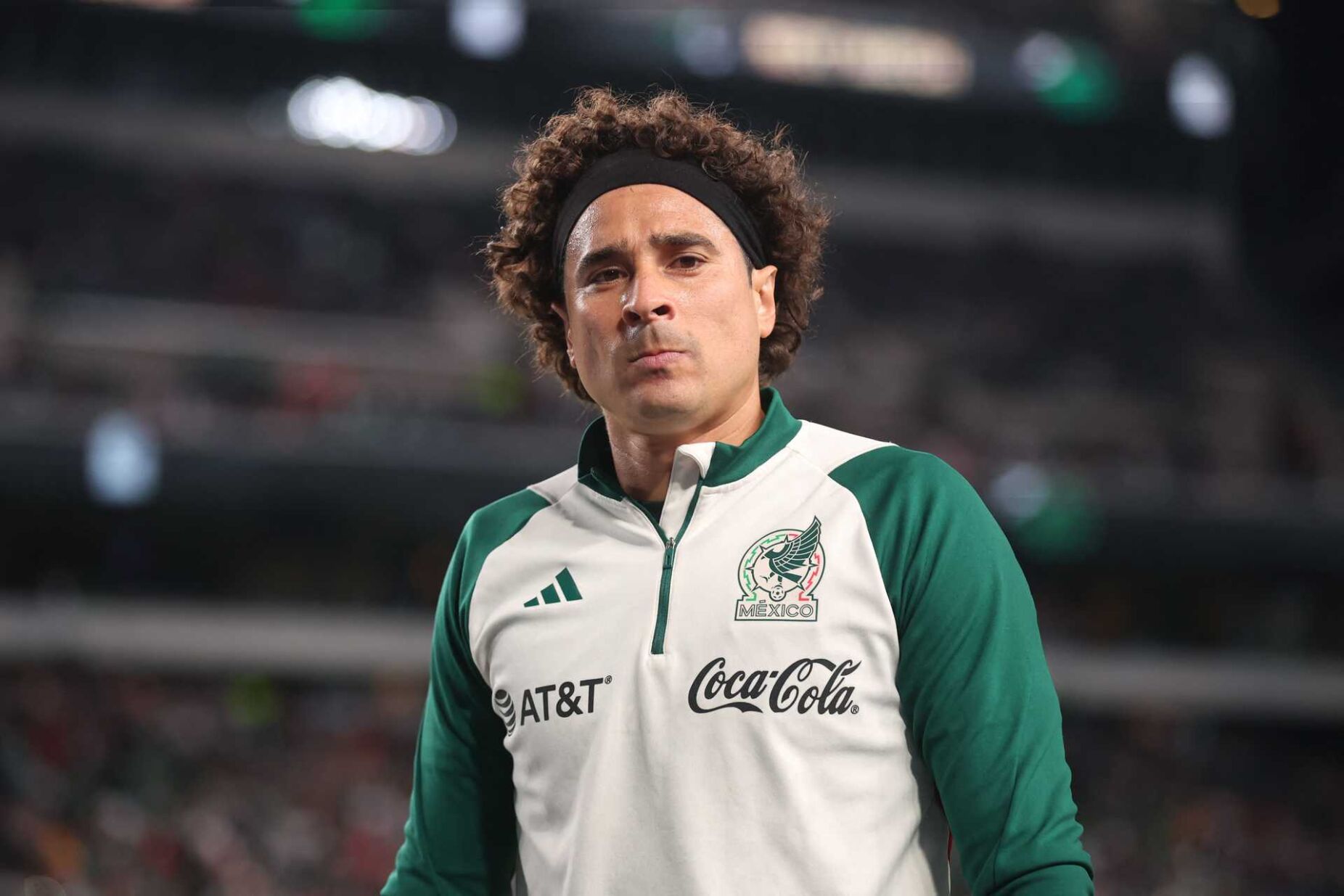Guillermo Ochoa, o famoso guarda-redes mexicano, reforça Aves SAD