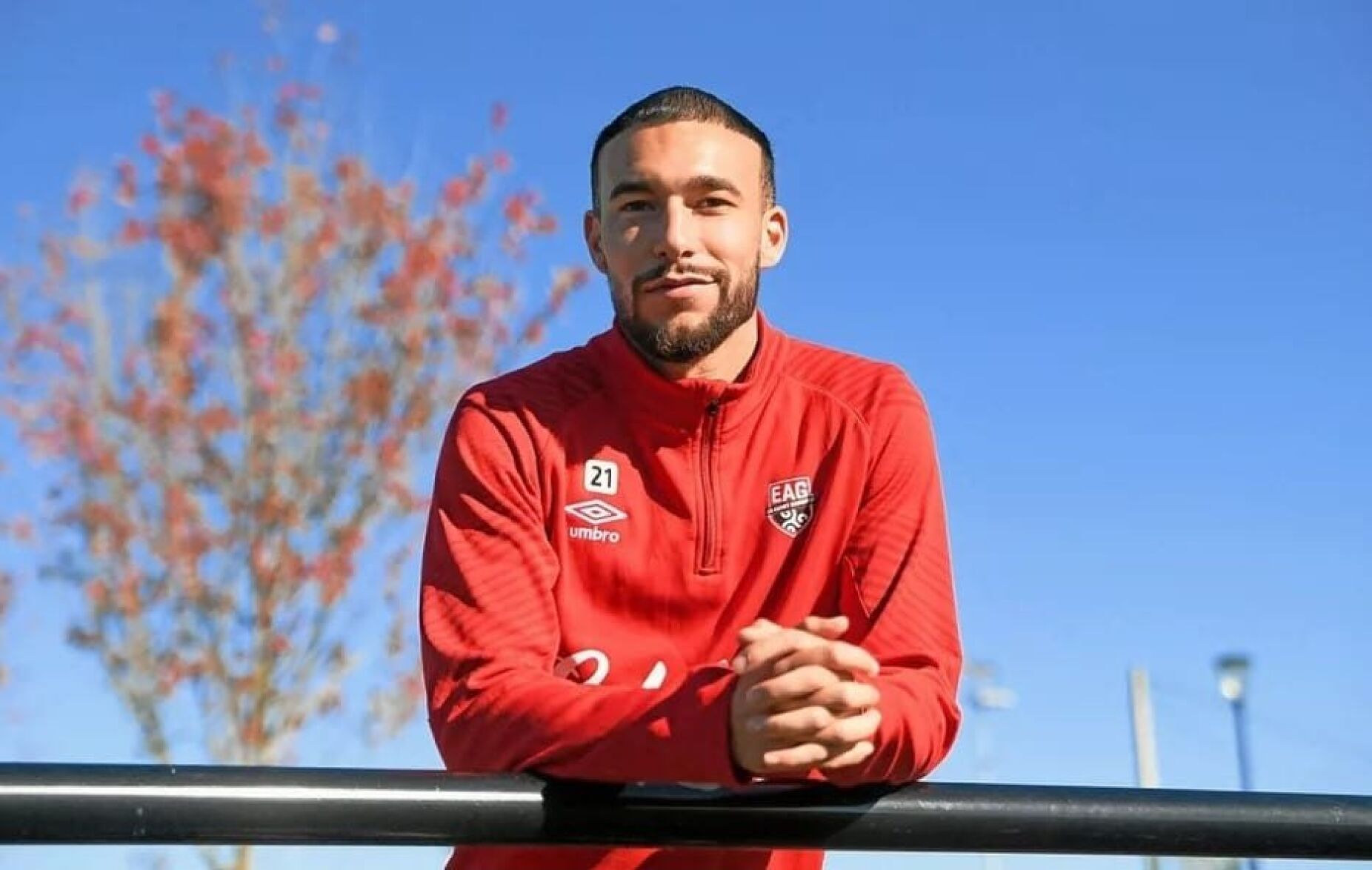 Extremo franco-argelino Mehdi Merghem reforça Farense