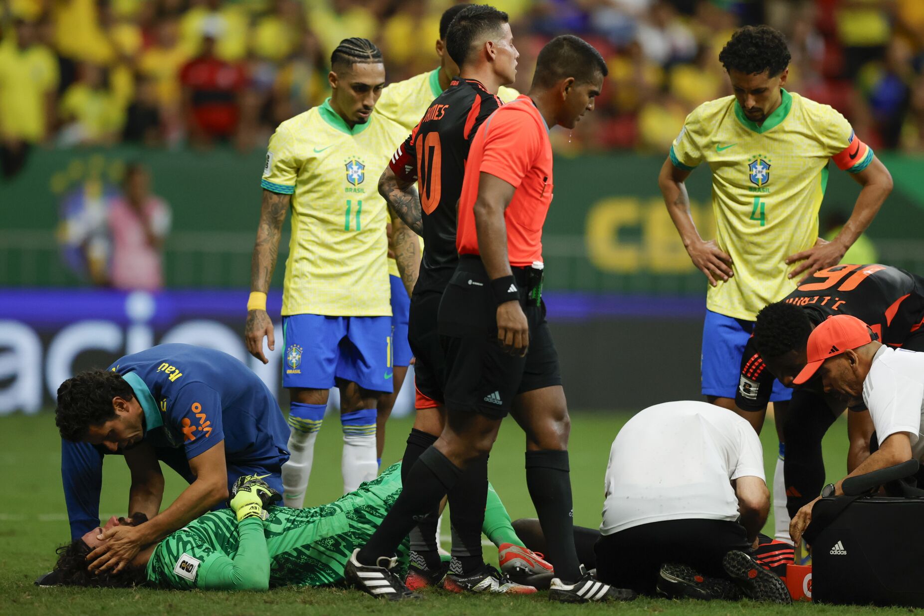 Alisson deixa a seleção do Brasil por este choque violento com Davinson. Ora veja