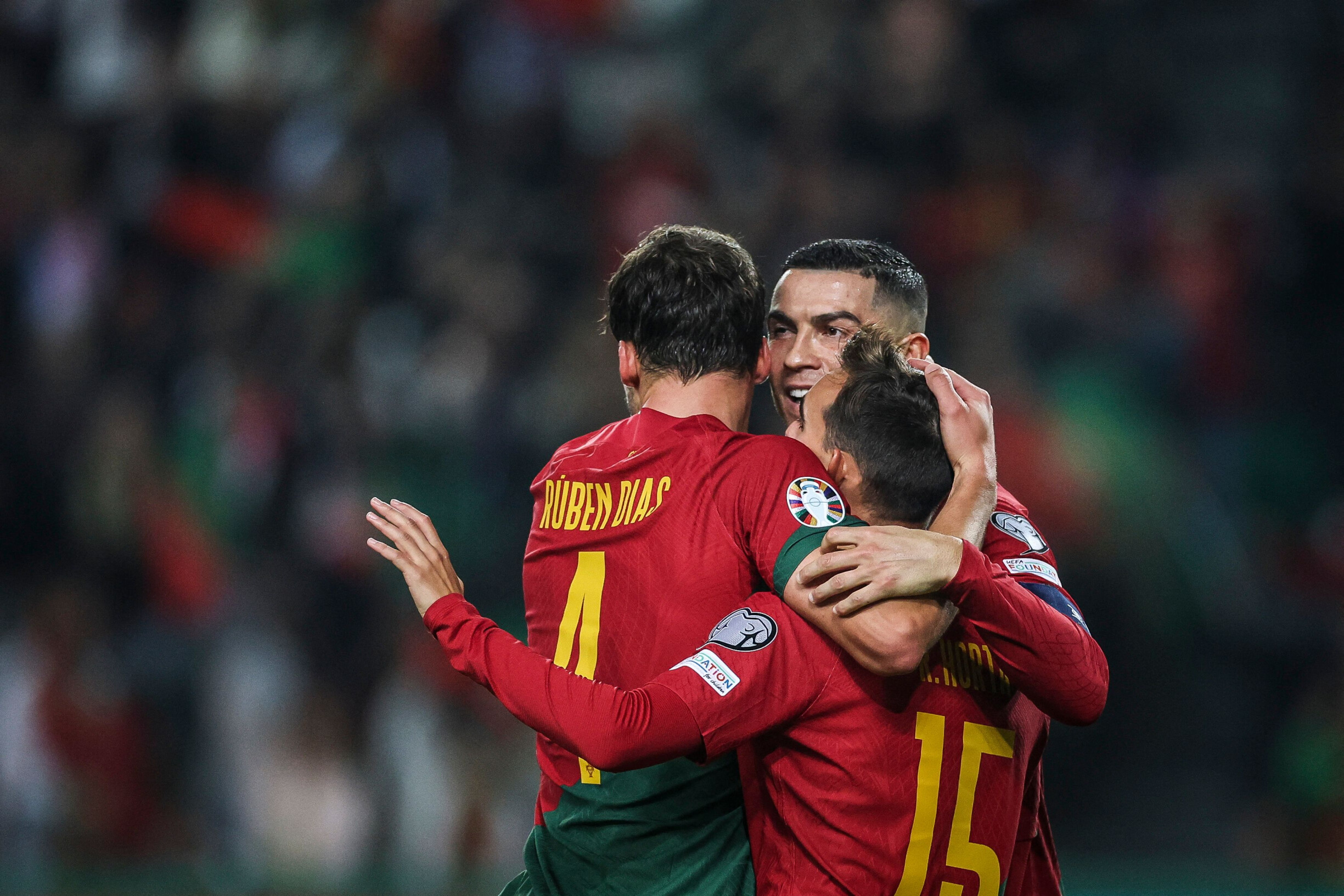 Portugal vence Islândia em Alvalade e termina qualificação com 10