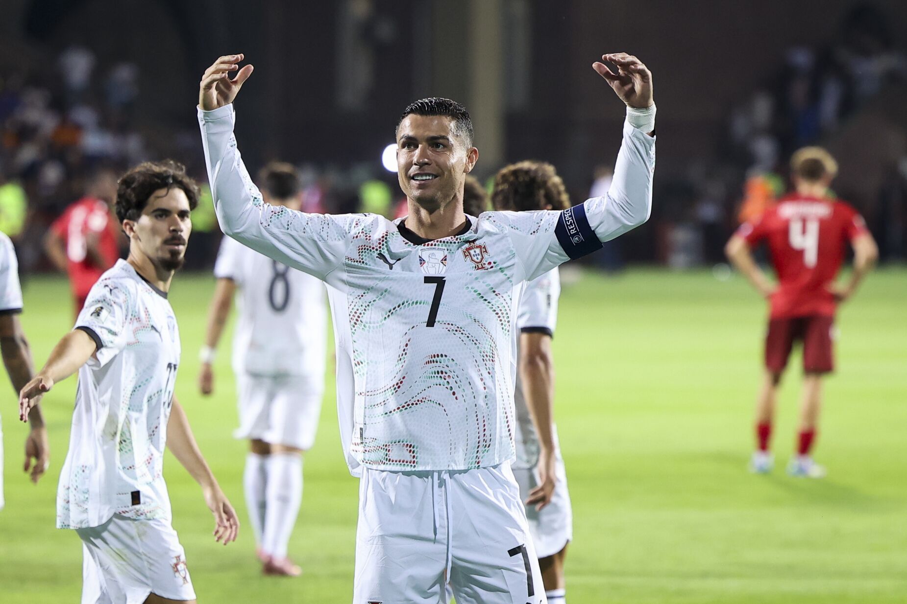 Cristiano Ronaldo e a ternura dos 140 na Seleção: há mais recordes à vista