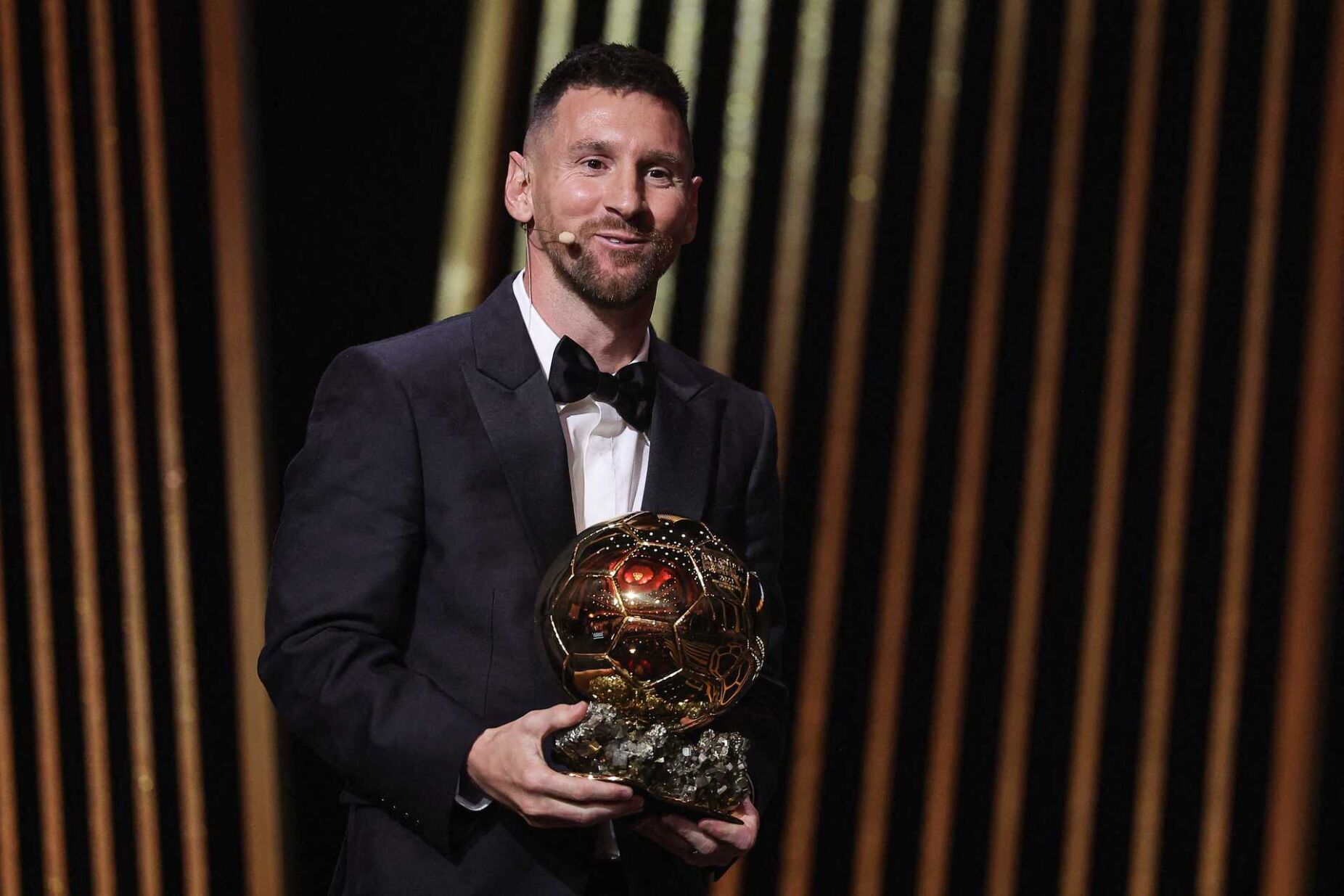 Messi vence a sexta Bola de Ouro. Ronaldo foi terceiro