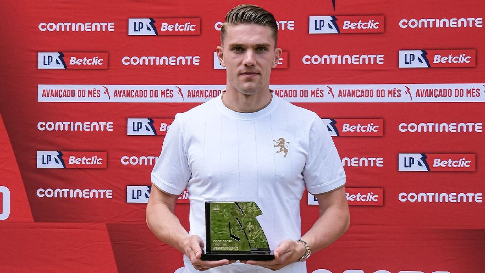 Gyokeres fez "hat-trick" de prémios: "Foi um mês muito bom"