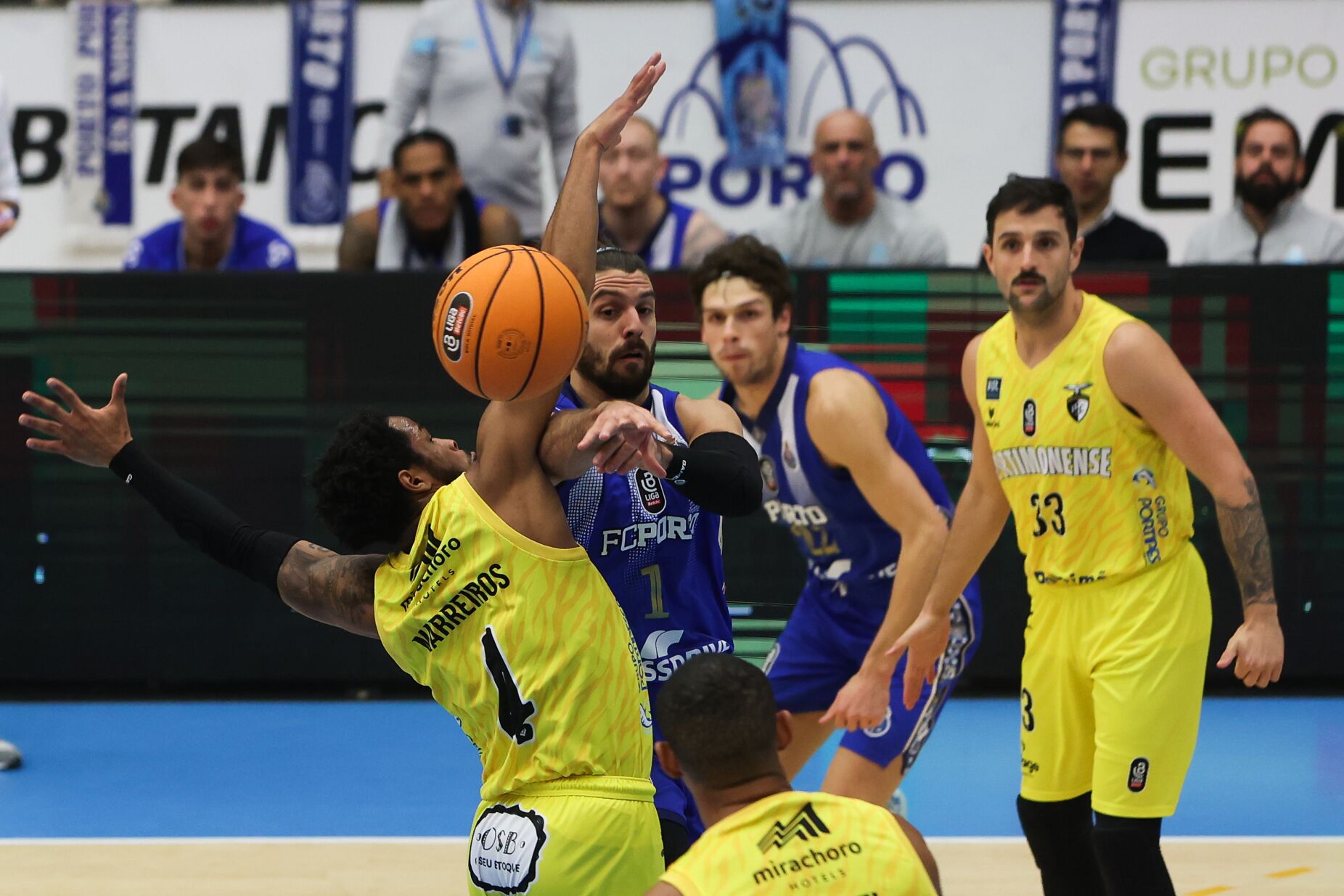 Benfica perde com Galatasaray e diz adeus à Champions de basquetebol