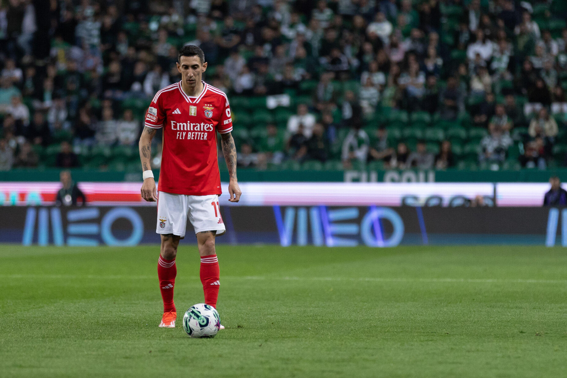 Olympique de Marselha marca no fim e elimina Benfica nos pênaltis