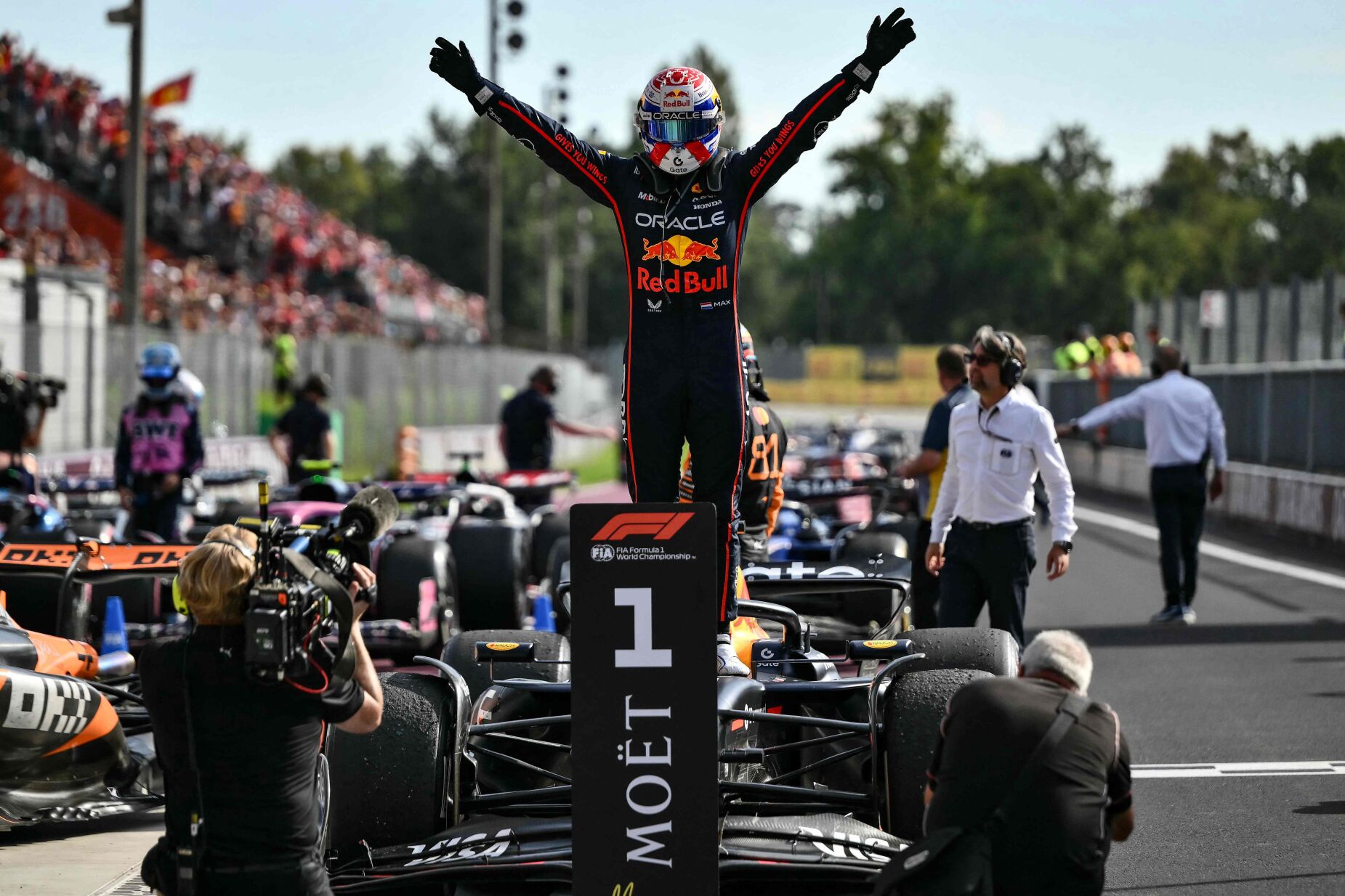 Fórmula 1: Verstappen vence em Monza e festeja pela terceira vez esta época