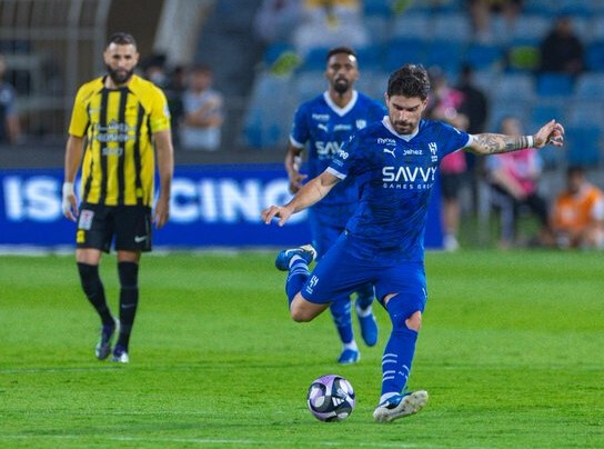 الهلال، بقيادة جورجي جيسوس، ينفرد بالصدارة مع تألق روبين نيفيز