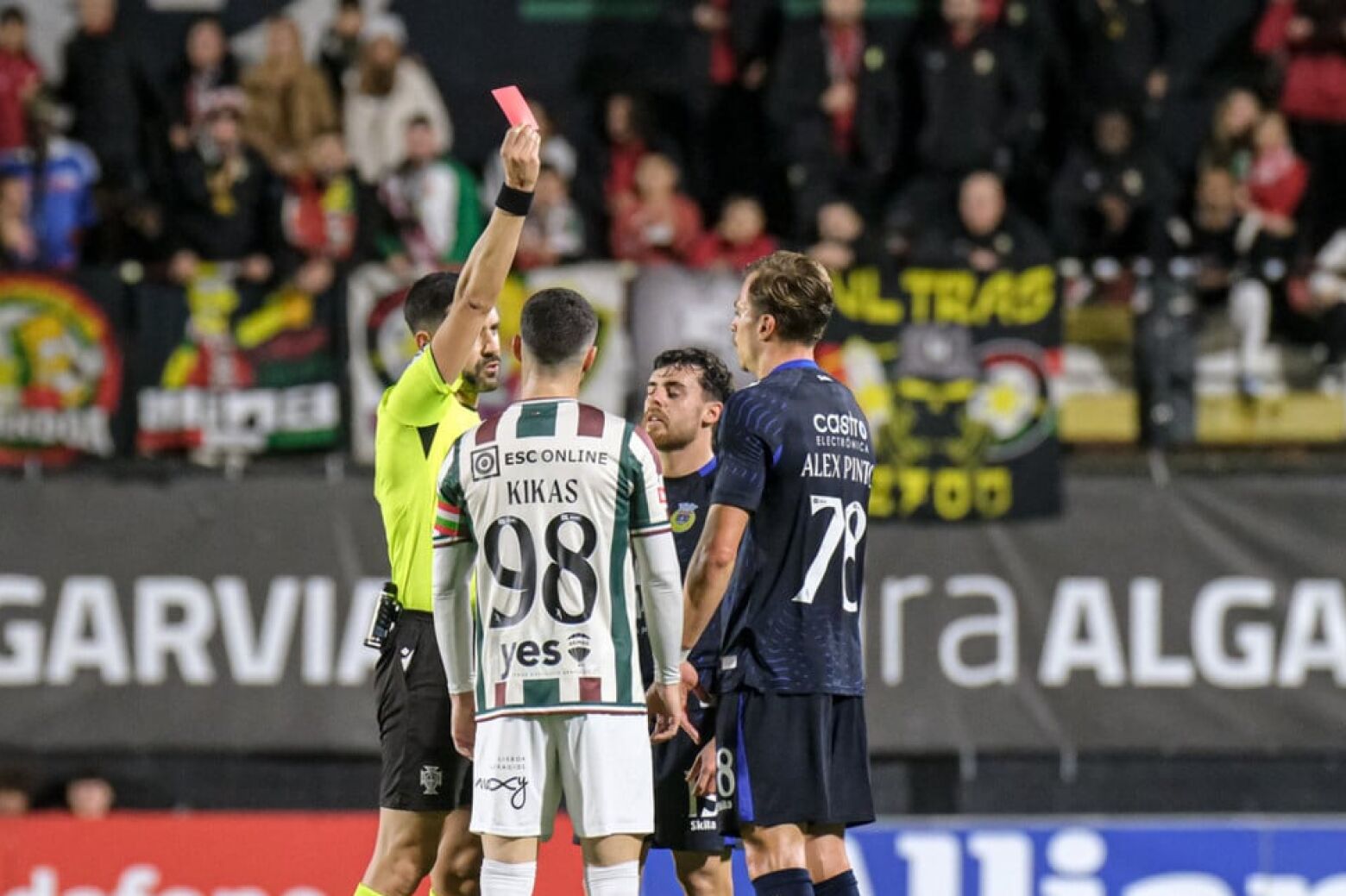 Arouca lidera ranking europeu de equipas com mais cart&otilde;es vermelhos