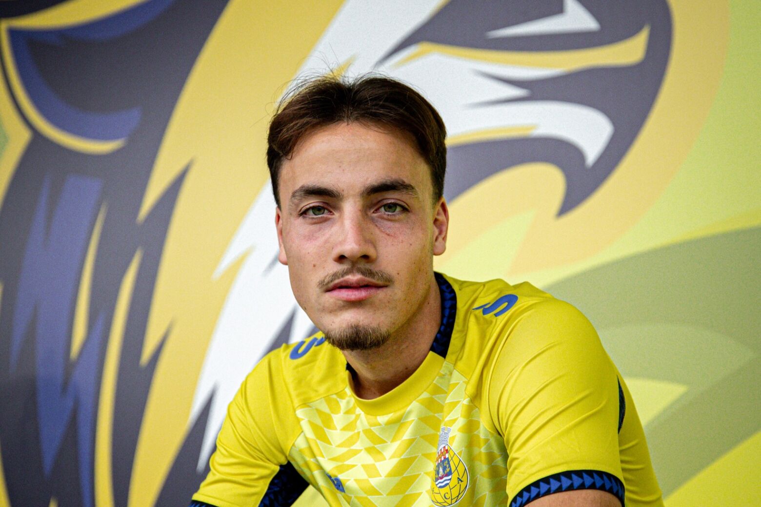 Espen Van Ee refor&ccedil;a o meio-campo do FC Arouca