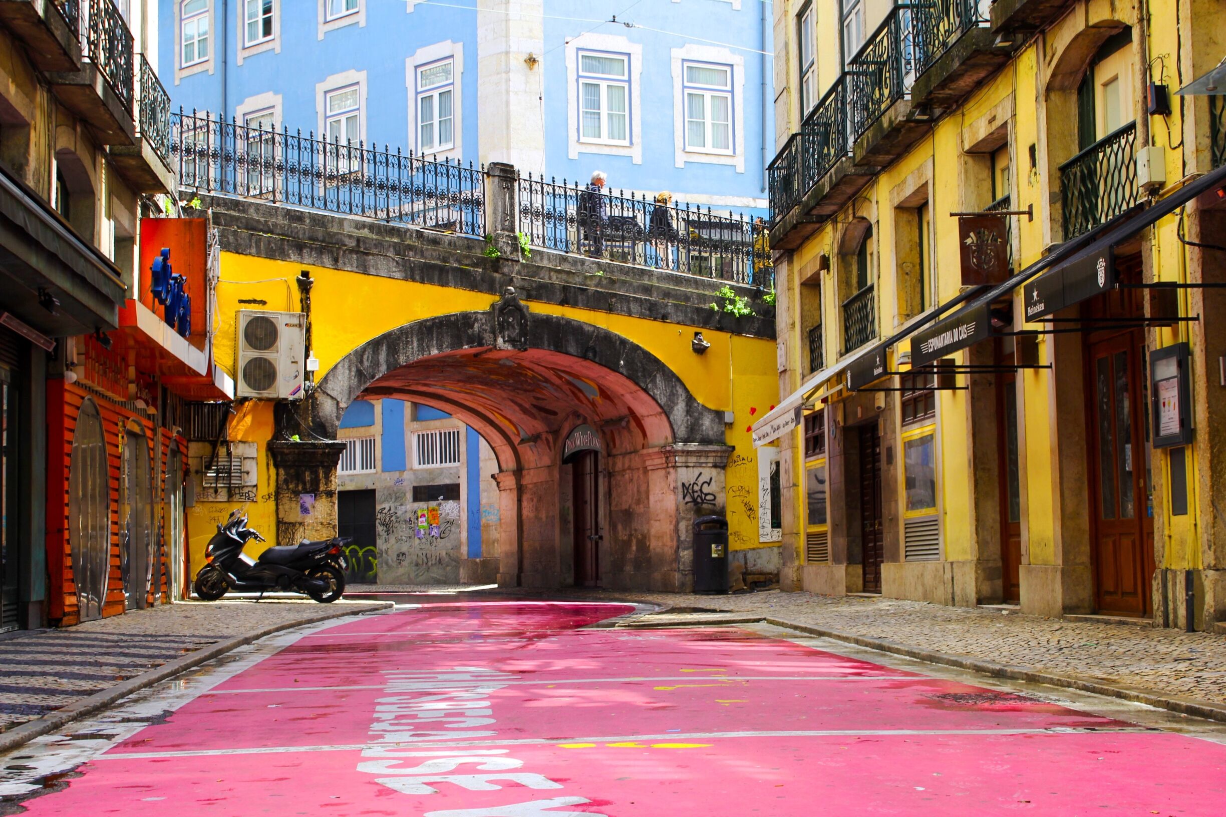 Guia para visitar o Cais do Sodré: um dos bairros mais famosos de Lisboa