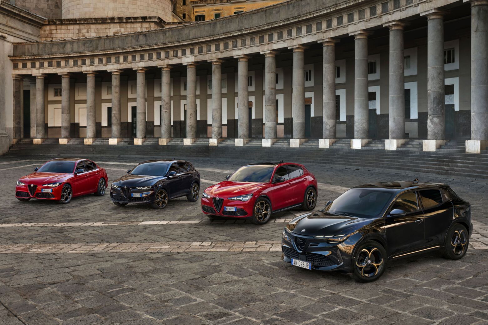 Todos os modelos Alfa Romeo recebem série especial Intensa