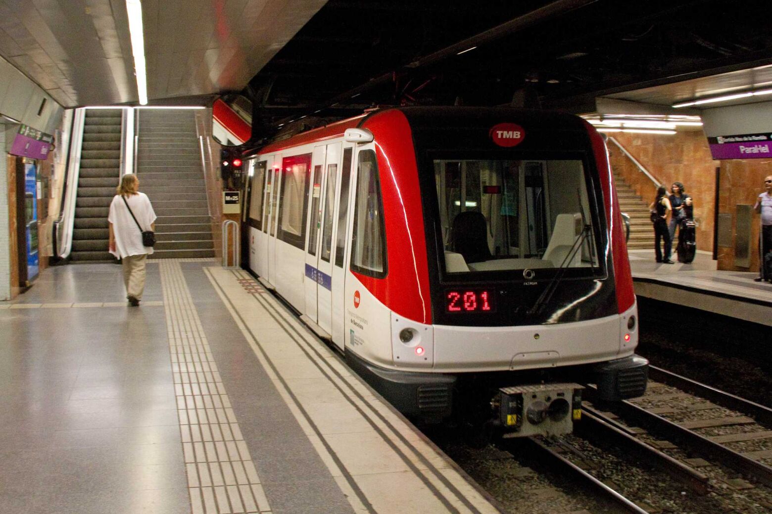 Barcelona carrega carros elétricos com energia do metro