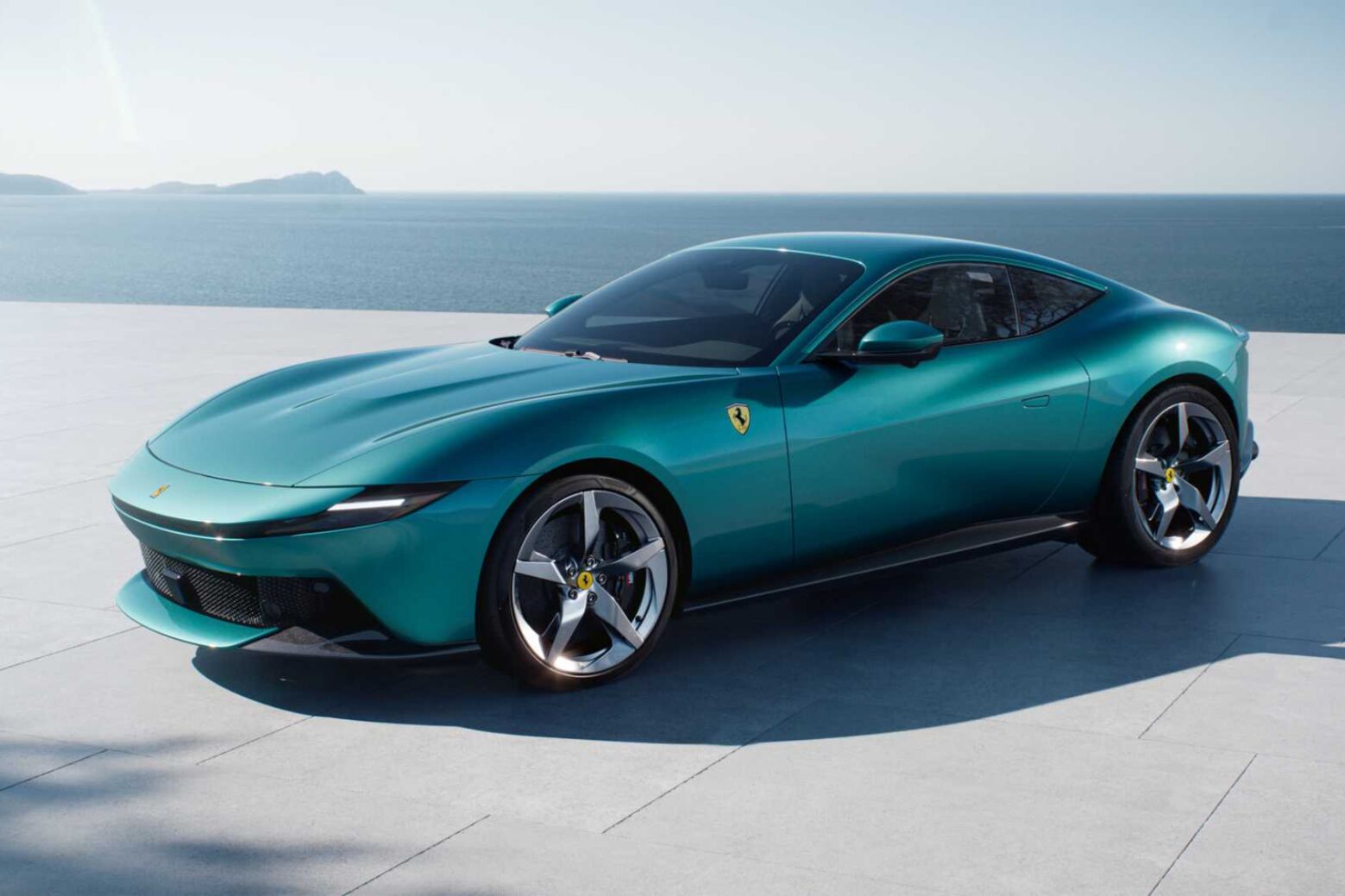 Ferrari lança novo Amalfi a combustão antes do seu elétrico