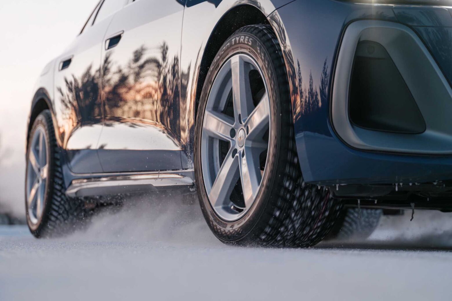 Nokian lan&ccedil;a pneu com pregos que se adaptam ao frio
