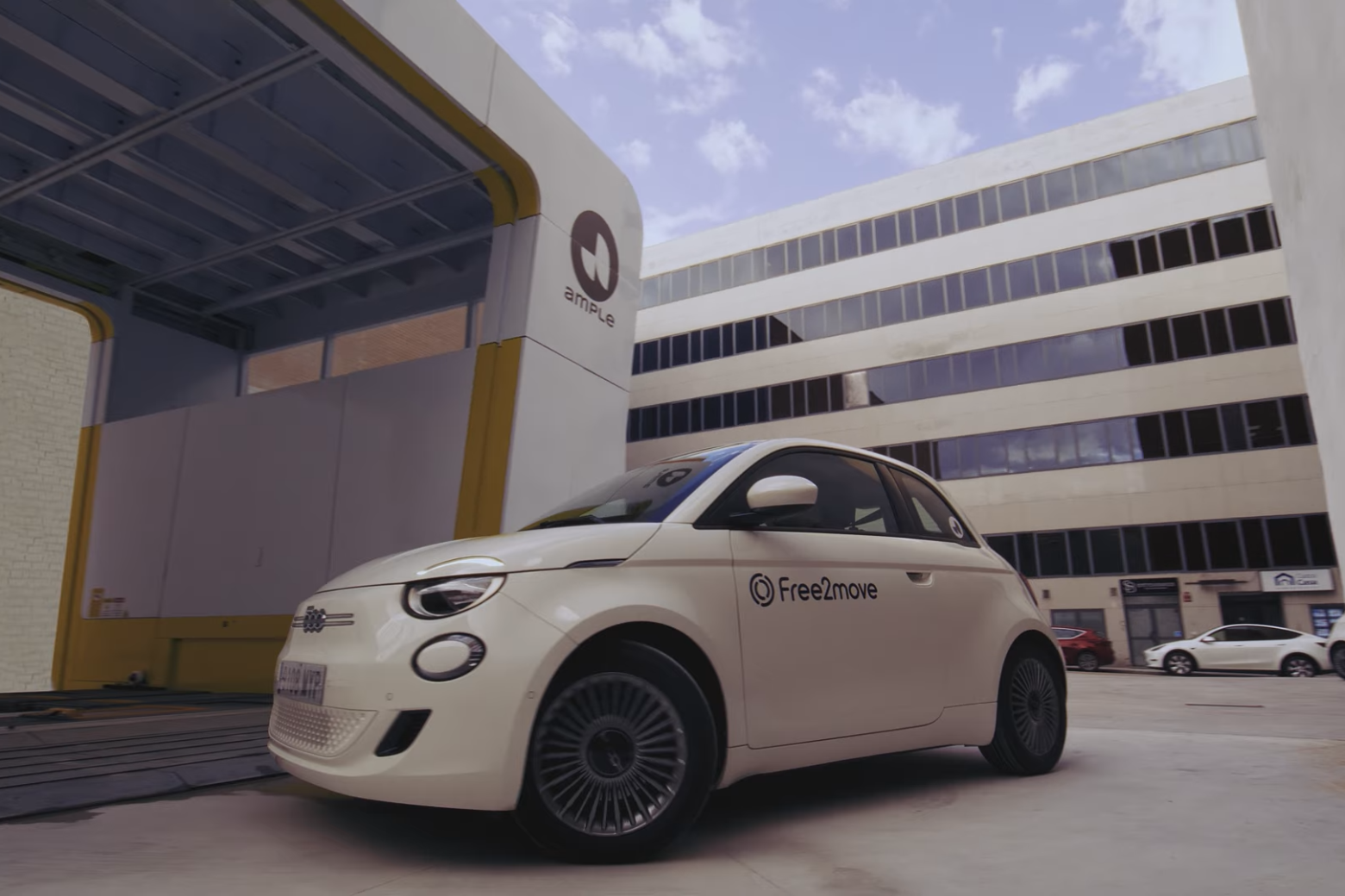 Fiat 500e com troca rápida de baterias testado em Madrid
