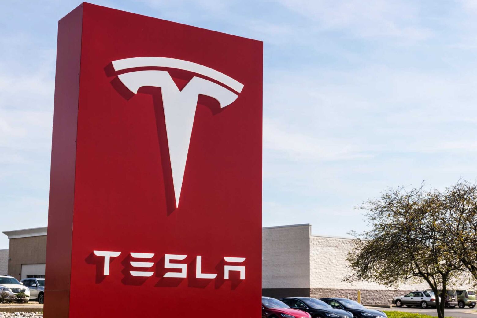 Tesla condenada a pagar 243 milhões de dólares por acidente