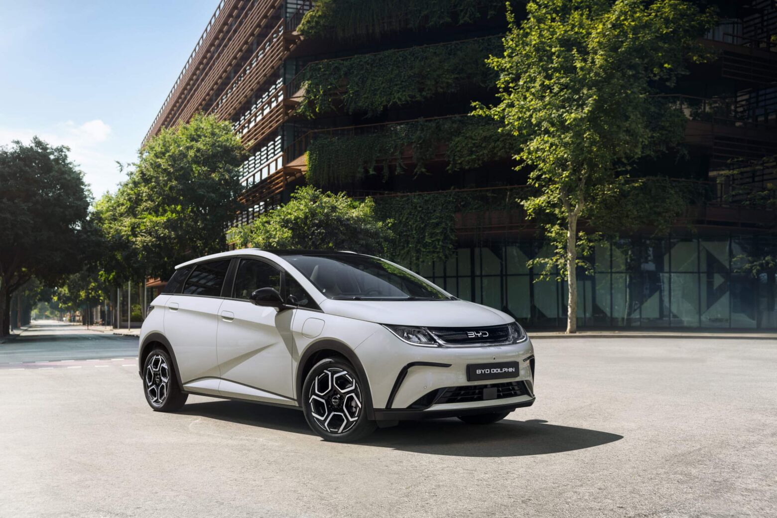 BYD Dolphin recebe melhorias no carregamento e conforto