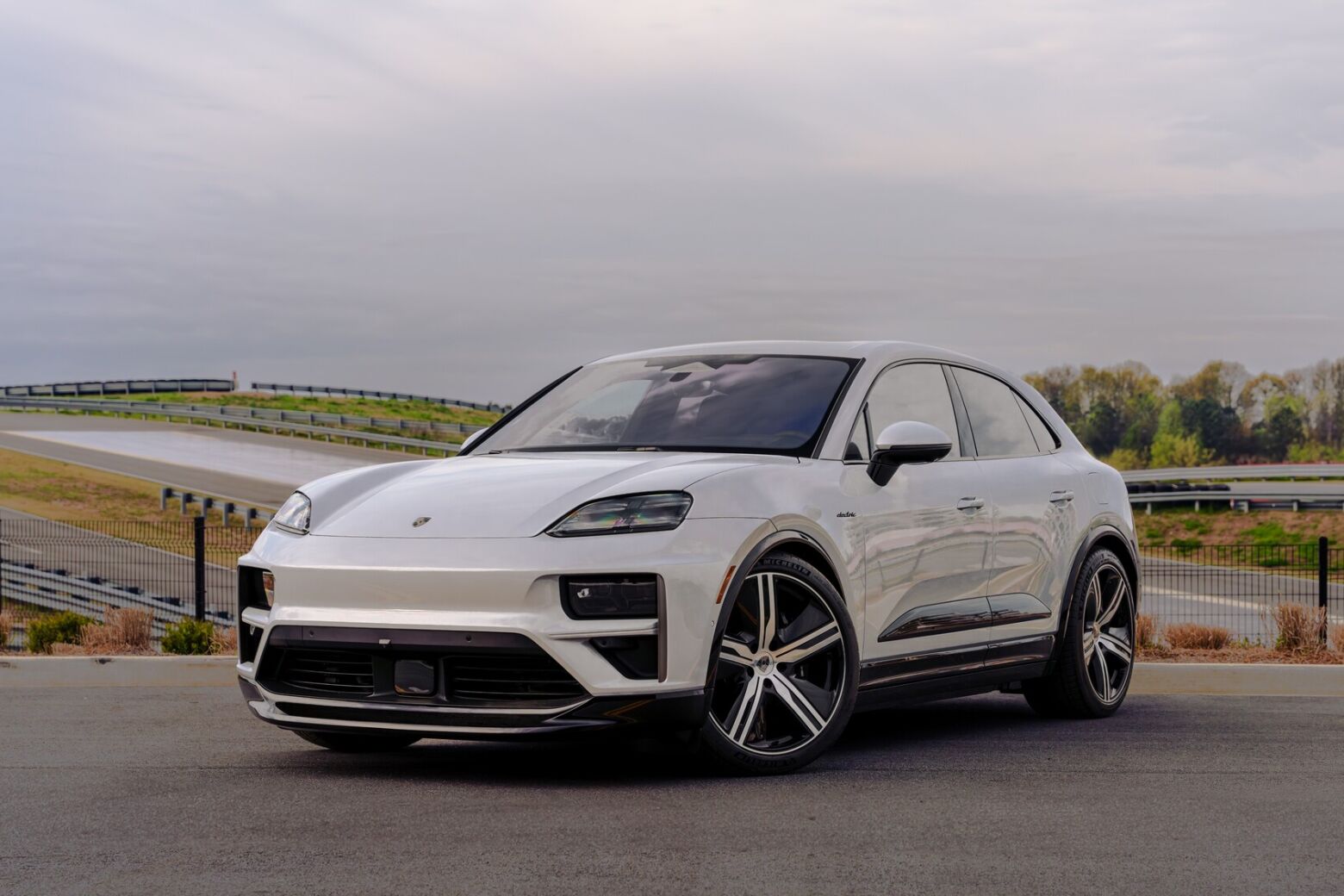 Porsche confirma sucessor do Macan a combustão para 2028