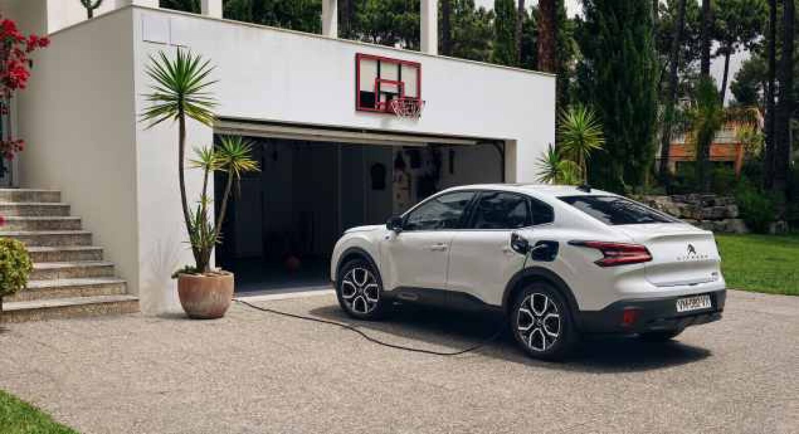 Citroën C4 X. Segunda interpretação de combinação de fastback com SUV