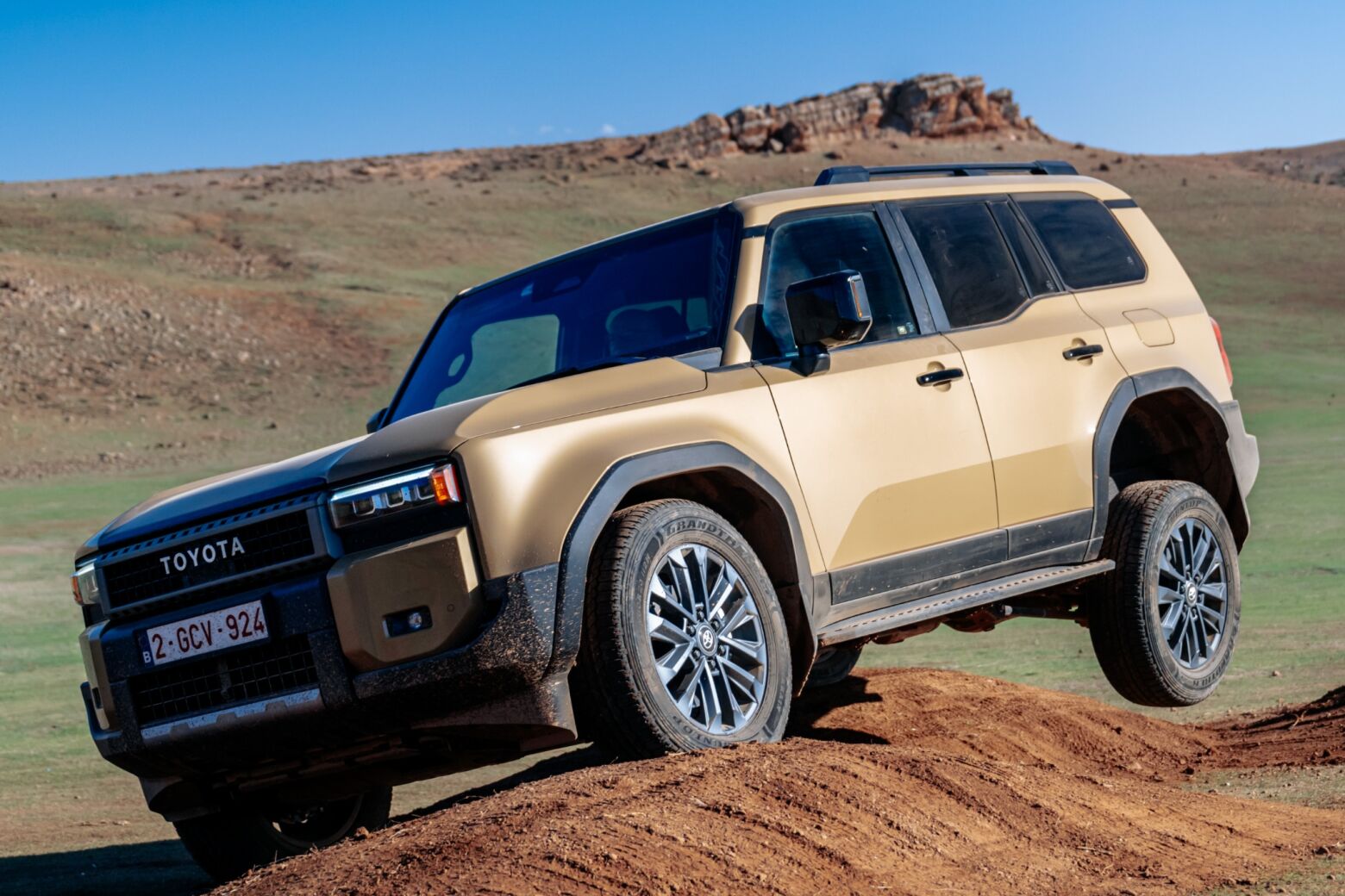 Toyota Land Cruiser torna-se mild-hybrid na Europa