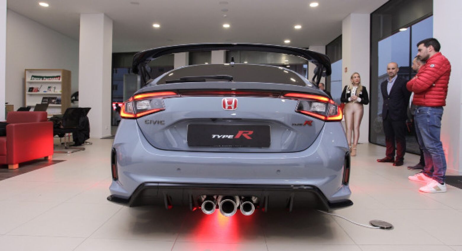 De um total de apenas 10. Honda Portugal entregou o primeiro Civic Type R