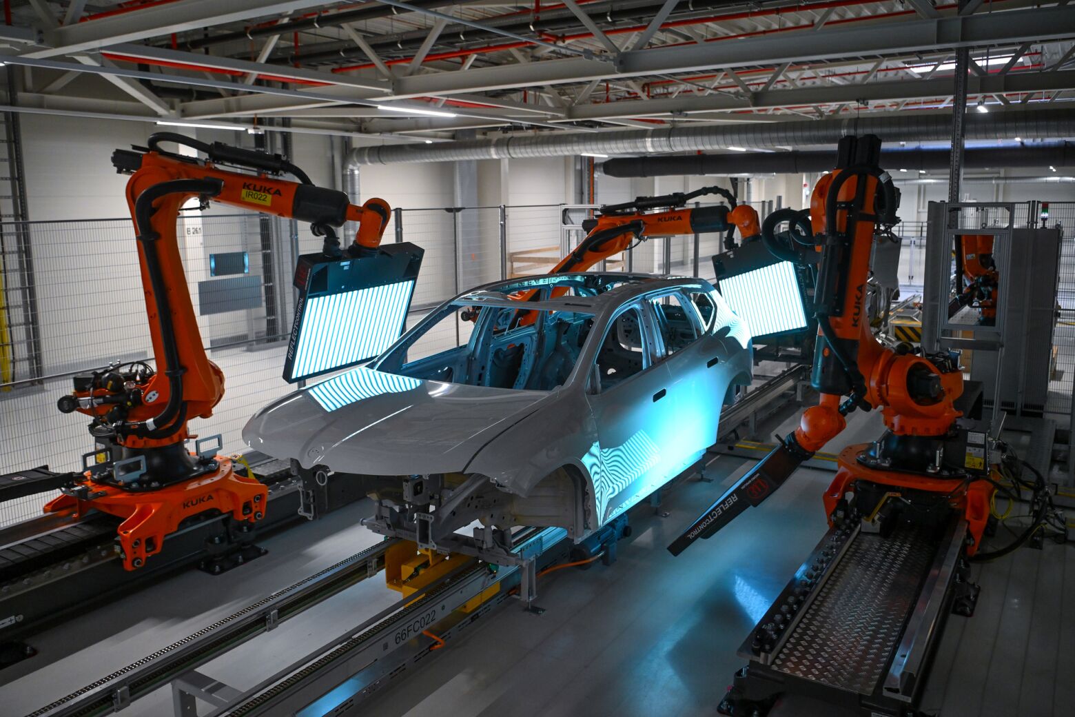 BMW inaugura fábrica controlada por Inteligência Artificial