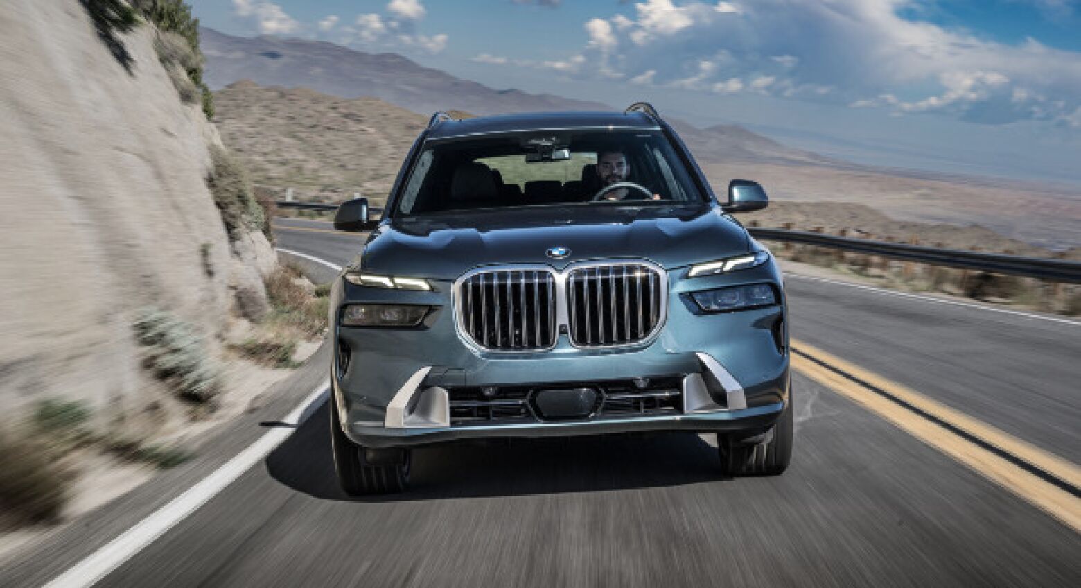 Já o conduzimos. Novo BMW X7 está mais distinto e eficaz