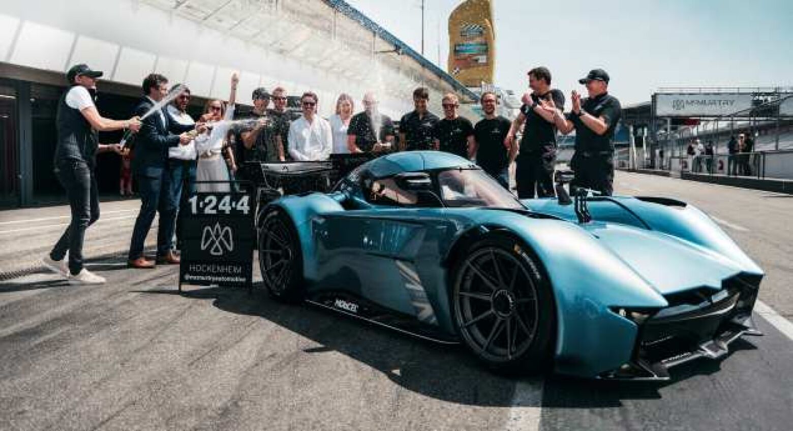 Pequeno elétrico inglês arrasa recorde do Mercedes-AMG One