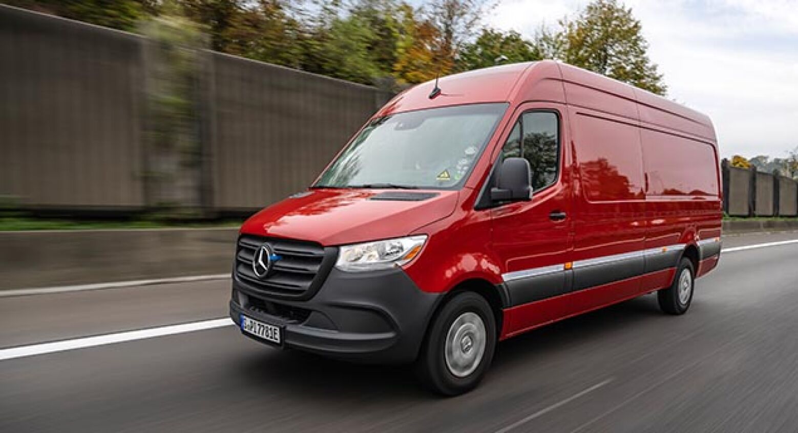 Novo Mercedes-Benz eSprinter chega em fevereiro com dobro da autonomia