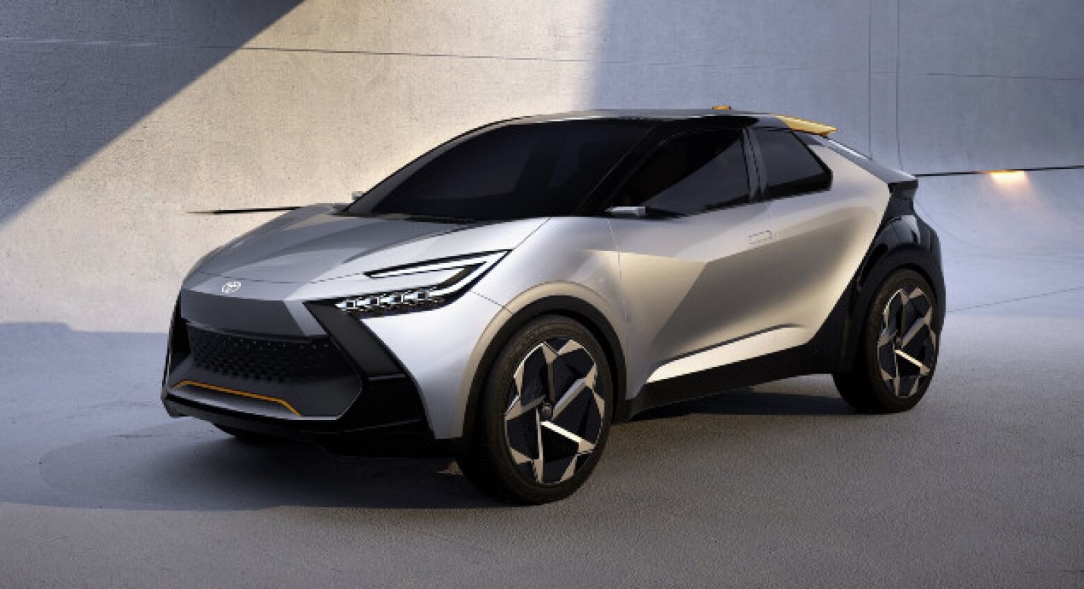 Para 2024. Futuro Toyota C-HR anuncia-se ainda mais ousado e com PHEV