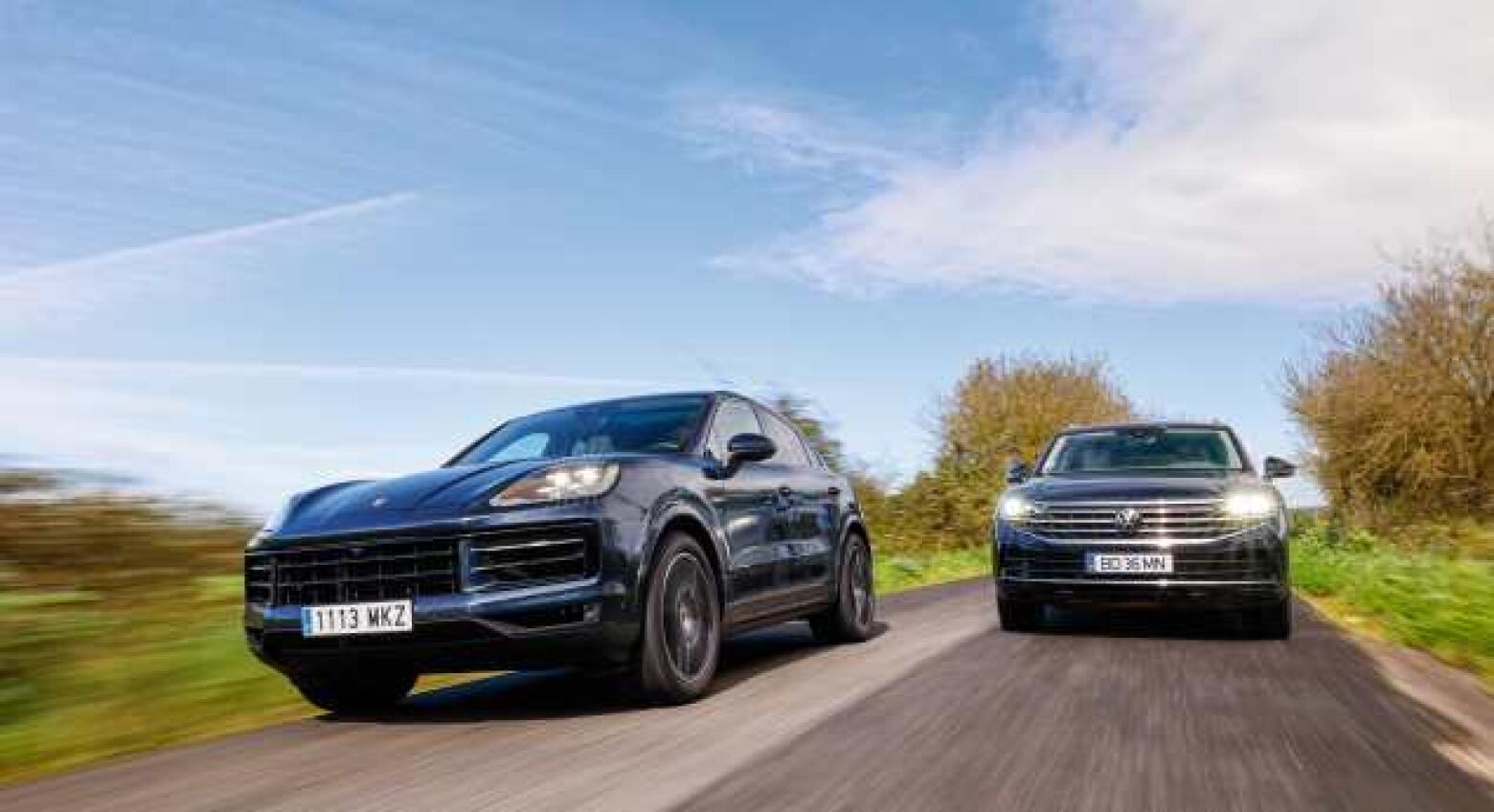 Porsche Cayenne Coupe vs Volkswagen Touareg. Encontro de irmãos