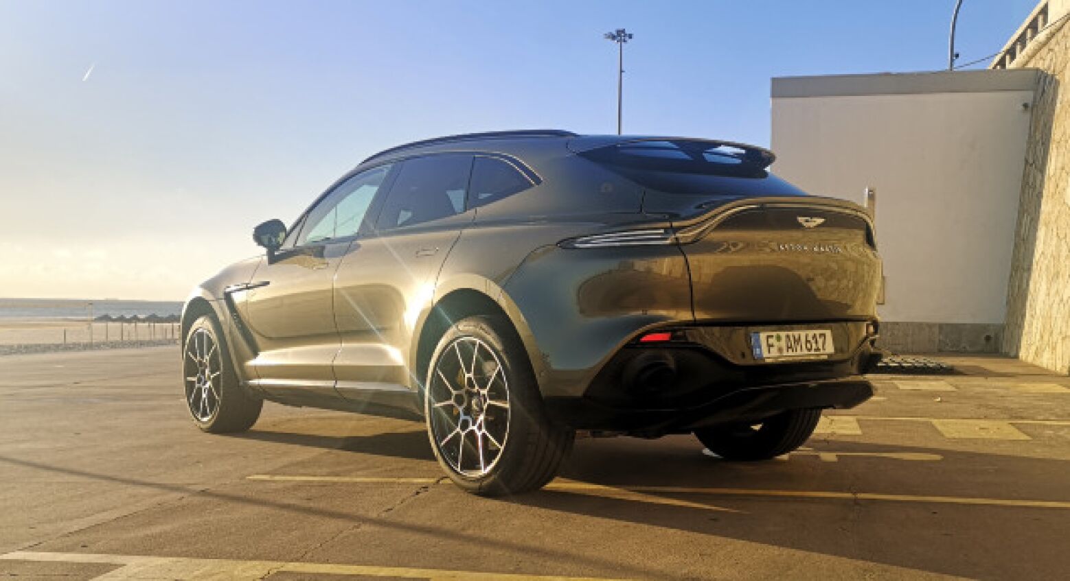 Com novo desportivo a caminho. Aston Martin DBX prepara atualização