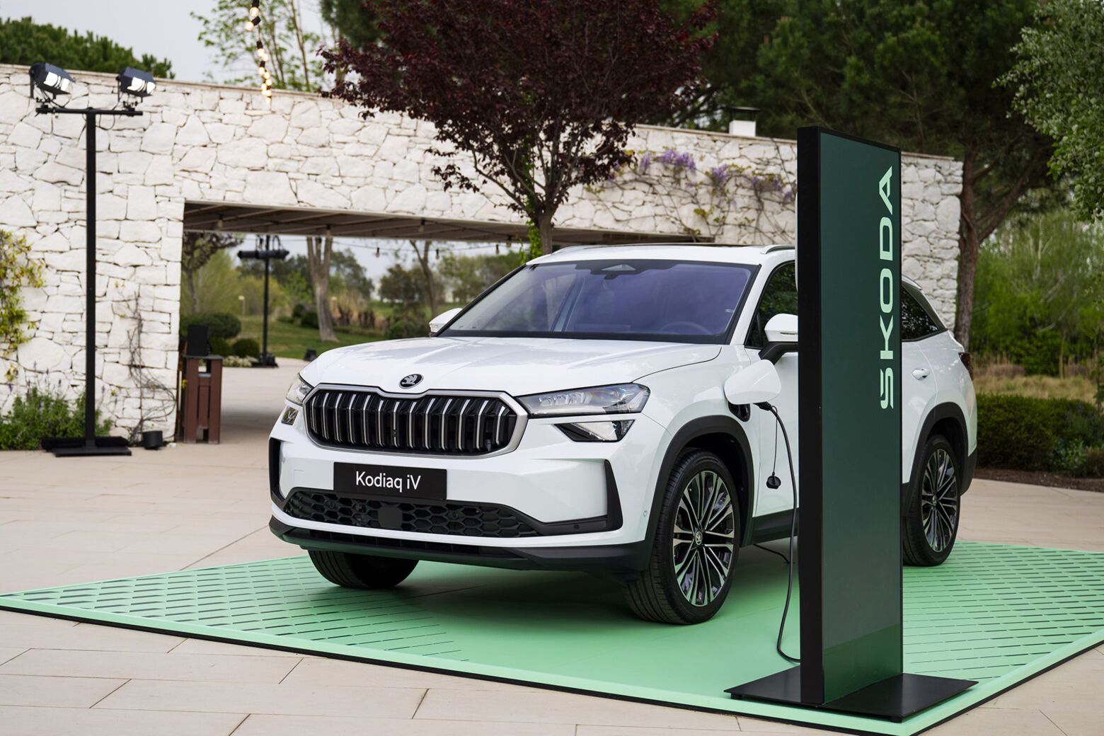 Com mais espaço e autonomia. Novo Skoda Kodiaq já disponível