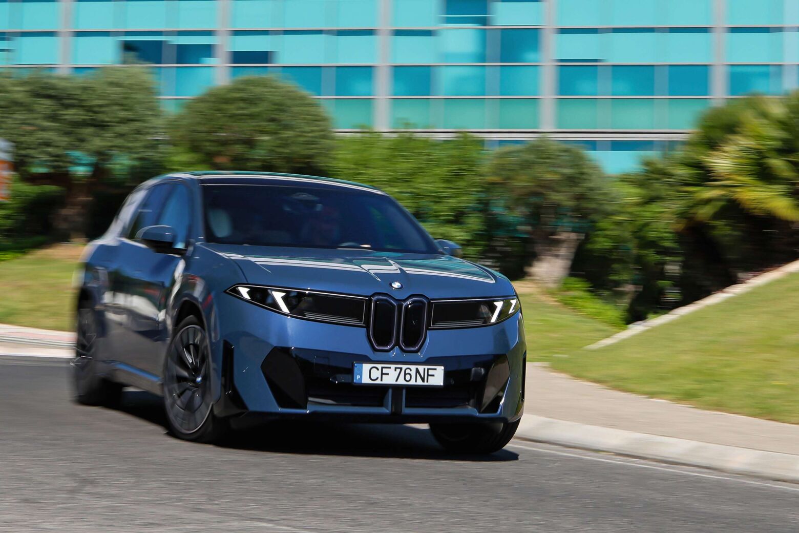 BMW iX3 50 xDrive. Classe à parte