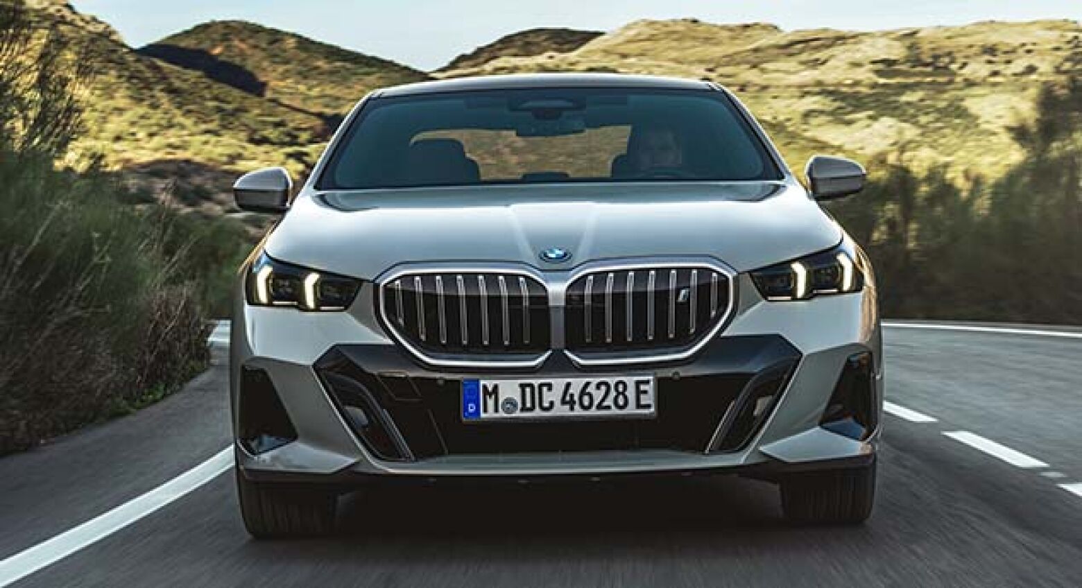 BMW Série 5. Oitava geração vem acompanhada com versão elétrica i5