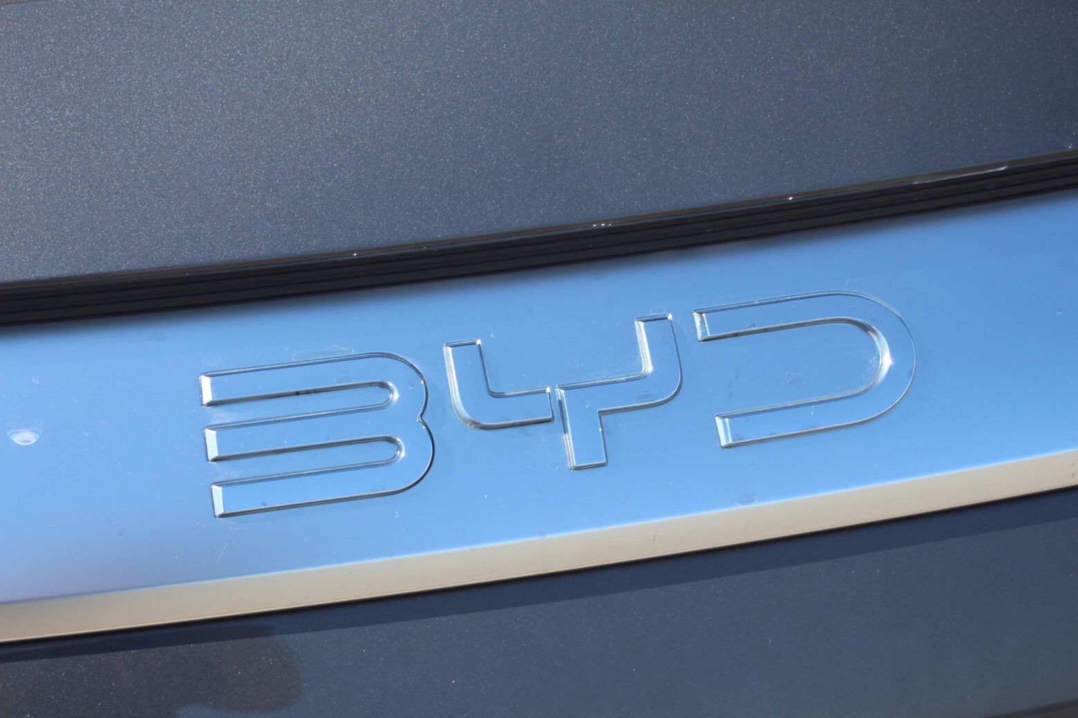 BYD revela bateria que carrega em menos de 10 minutos
