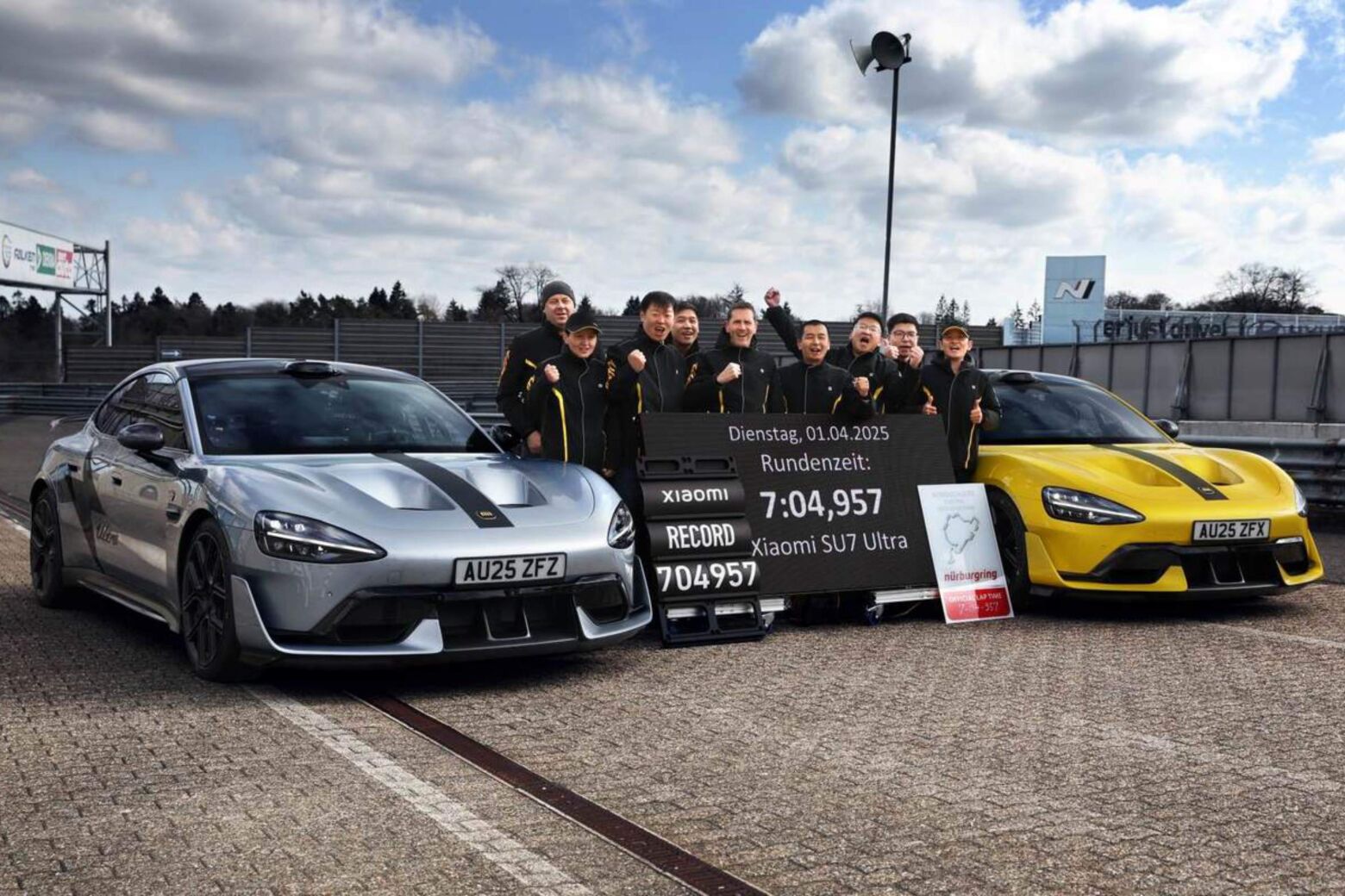 Xiaomi SU7 de produção bate recorde em Nürburgring