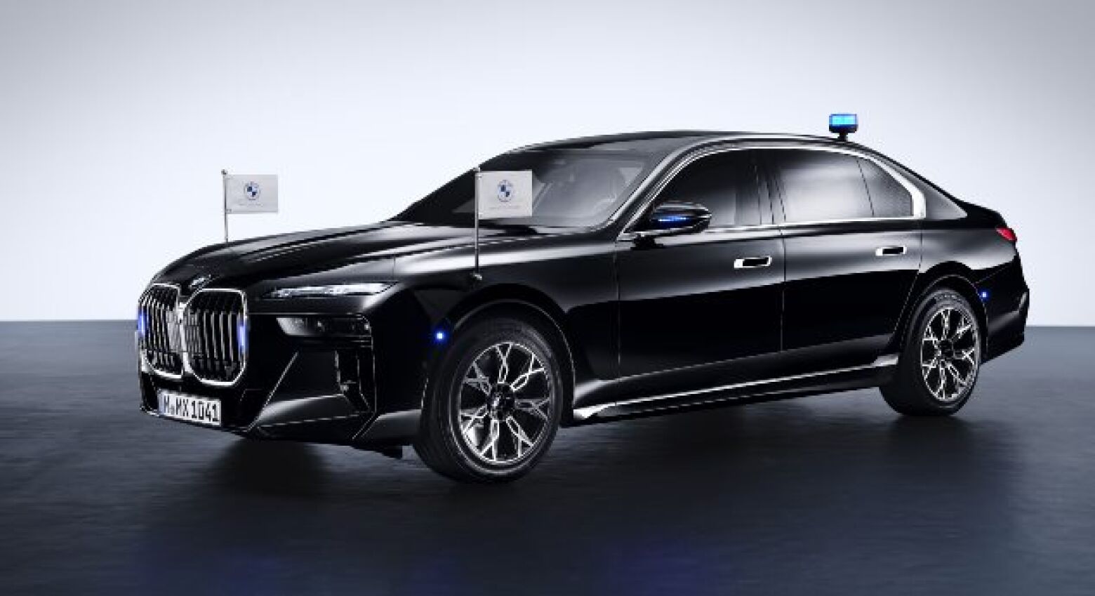 Blindadas... e luxuosas. BMW apresenta versões Protection do Série 7 e i7