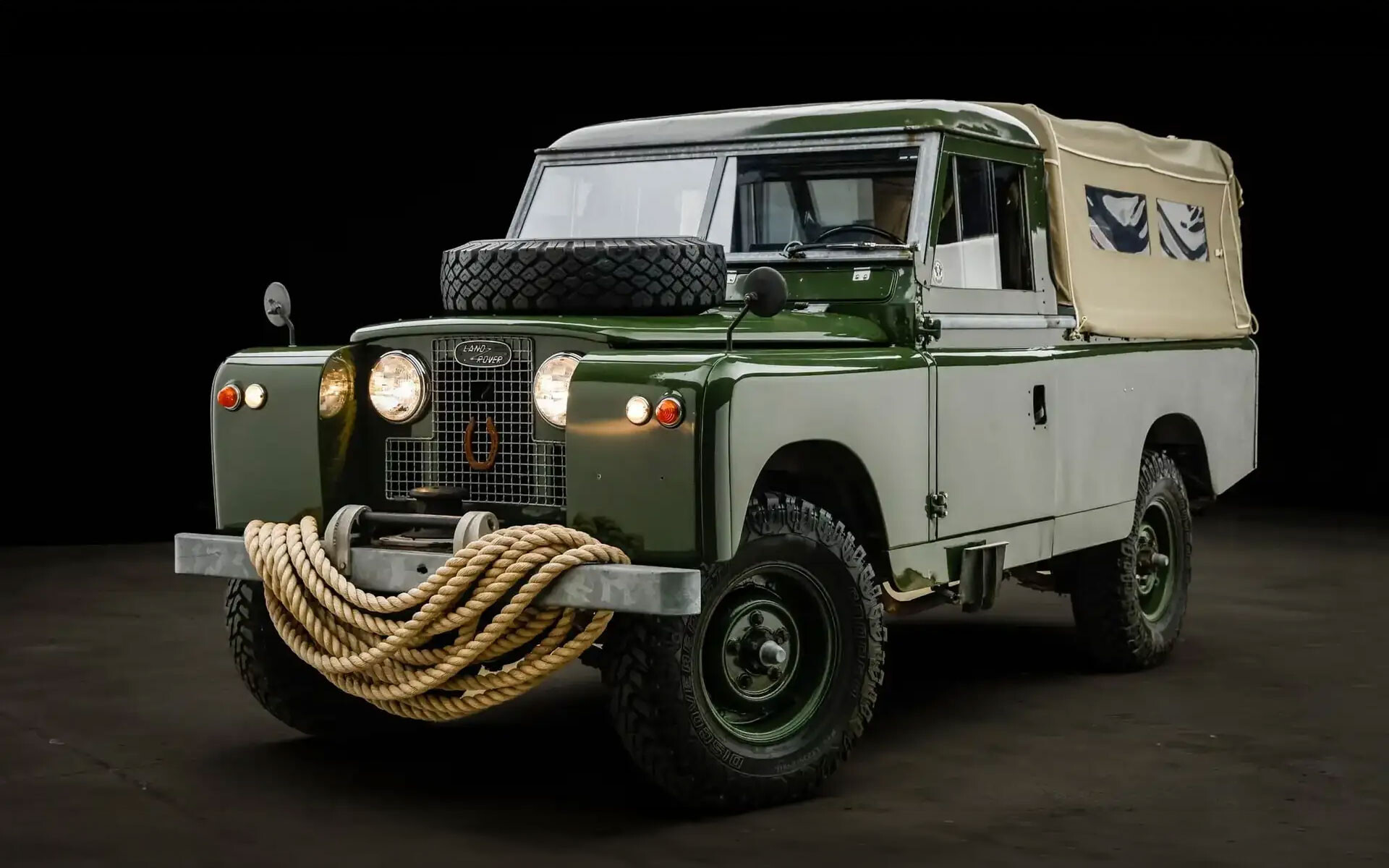 Land Rover de Daniel Craig vai a leilão nos EUA